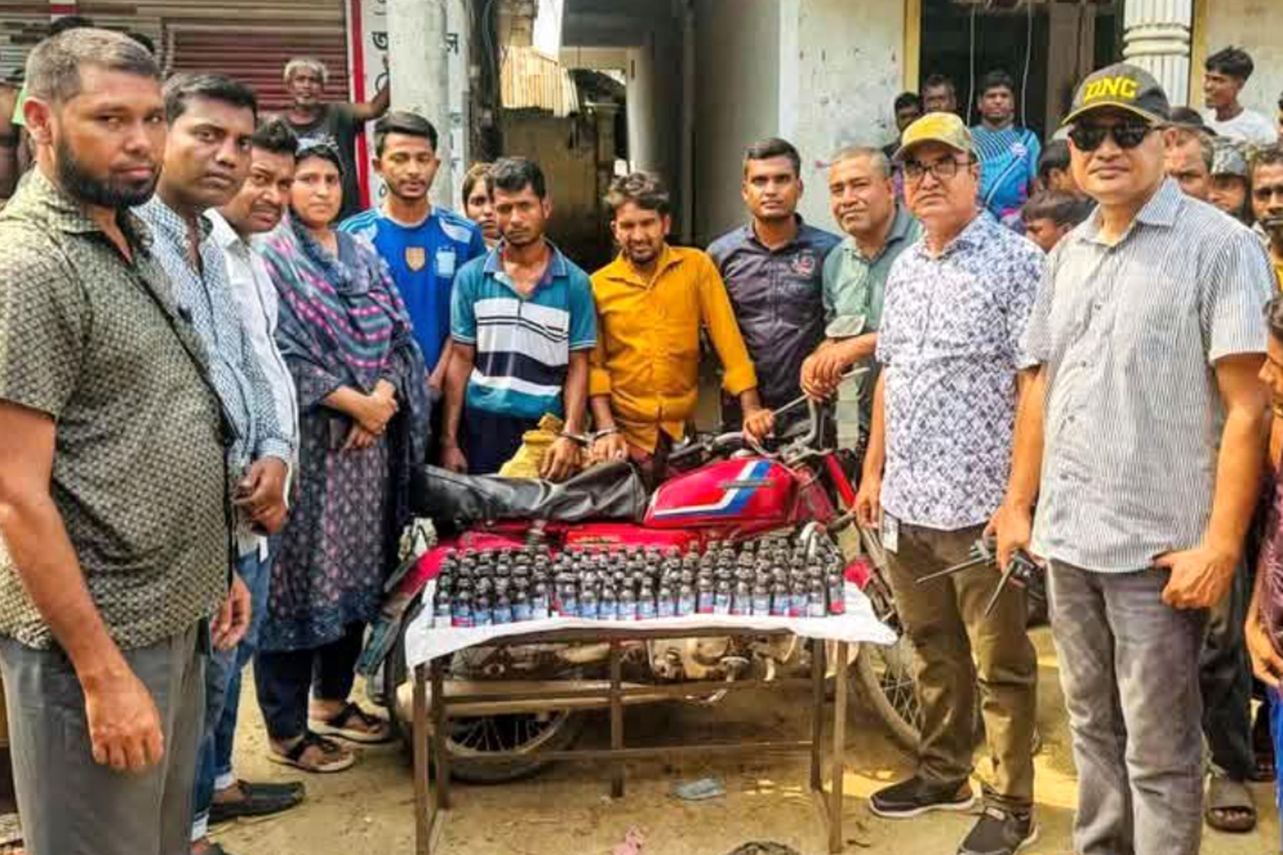 বাইকের সিটকভার-ইঞ্জিনে মিলল ৯০ বোতল ফেন্সিডিল, দুইজন গ্রেপ্তার