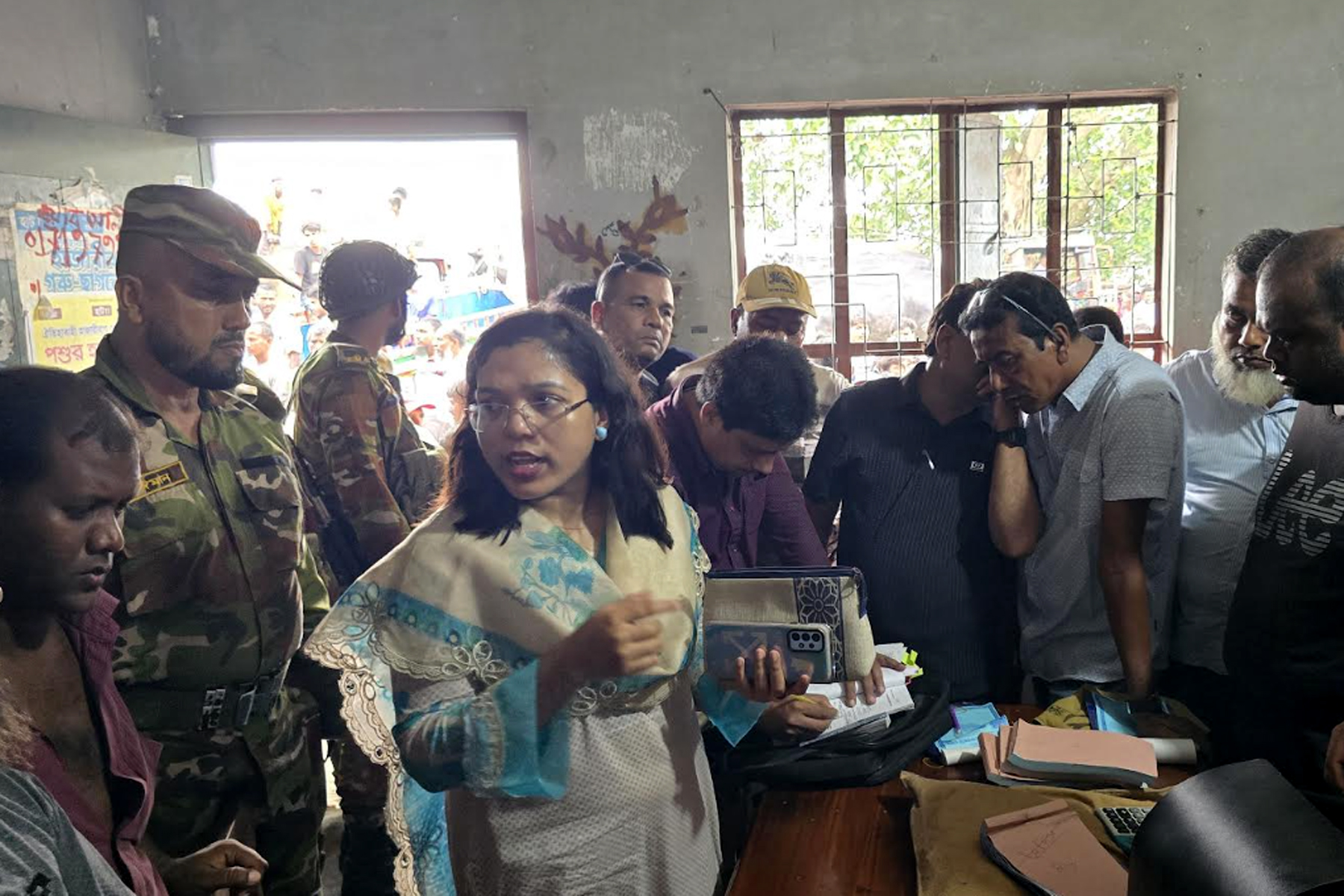 সিএন্ডবি পশুর হাটে দ্বিগুণ টোল আদায়, সেনাবাহিনীর হস্তক্ষেপে অতিরিক্ত টাকা ফেরত