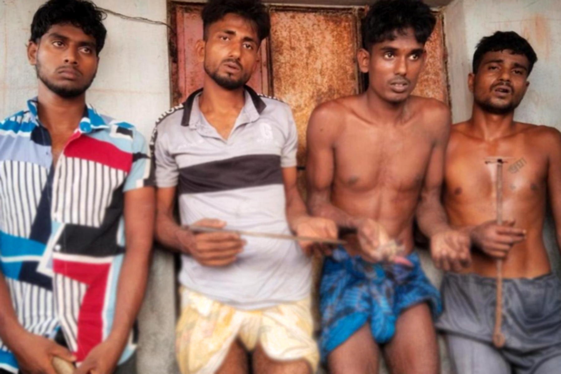 সাতক্ষীরায় মৎস্যঘেরে ডাকাতির সময় চারজন আটক