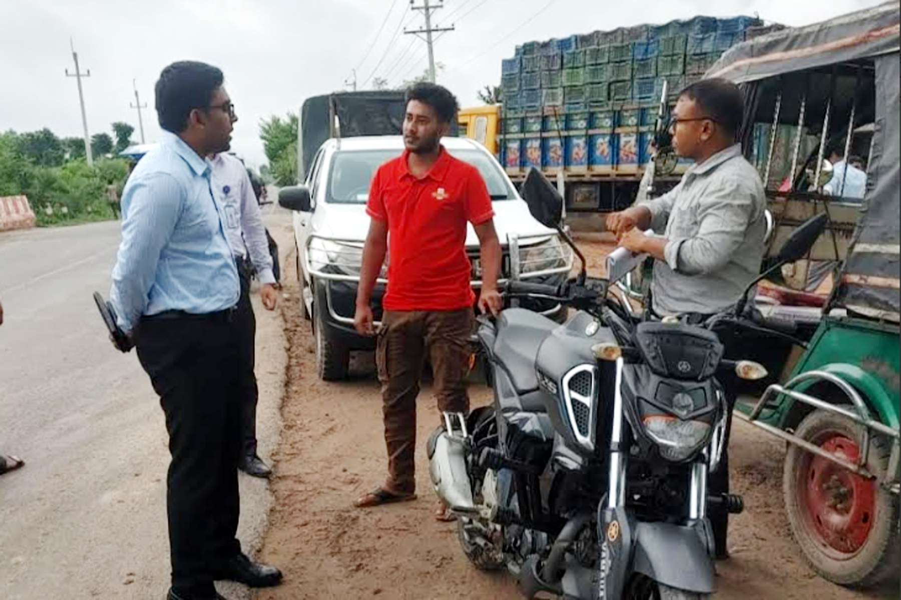 সাতক্ষীরায় খেলাপি মোটরযানের উপর মোবাইল কোর্ট