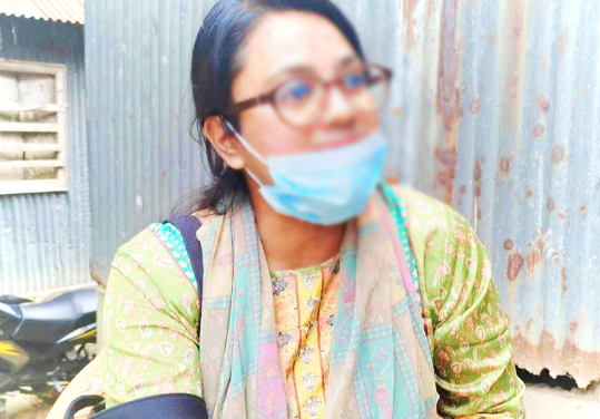 সিরাজগঞ্জে হিন্দু প্রেমিকের বাড়িতে মুসলিম নারীর অনশন