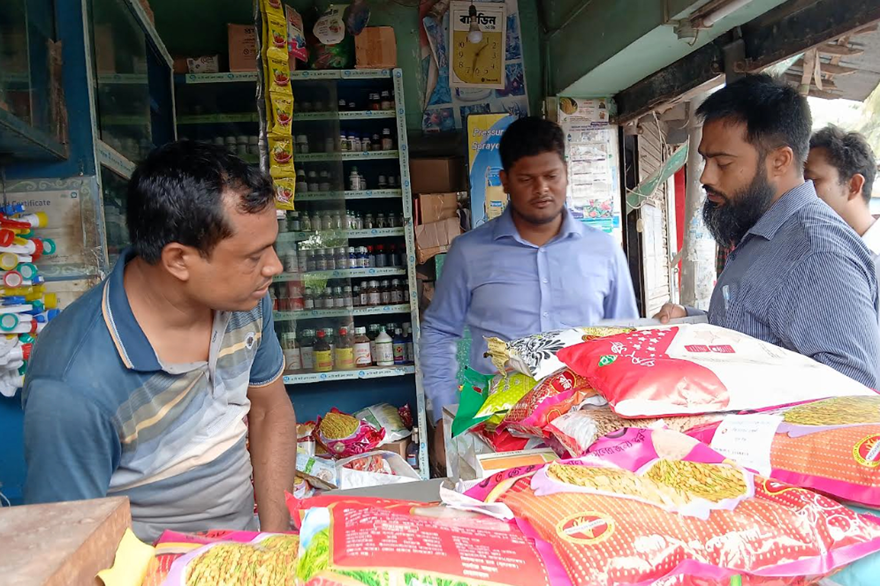 সাঘাটায় ভেজাল বীজ বিক্রয় বন্ধে ভ্রাম্যমাণ আদালত পরিচালনা