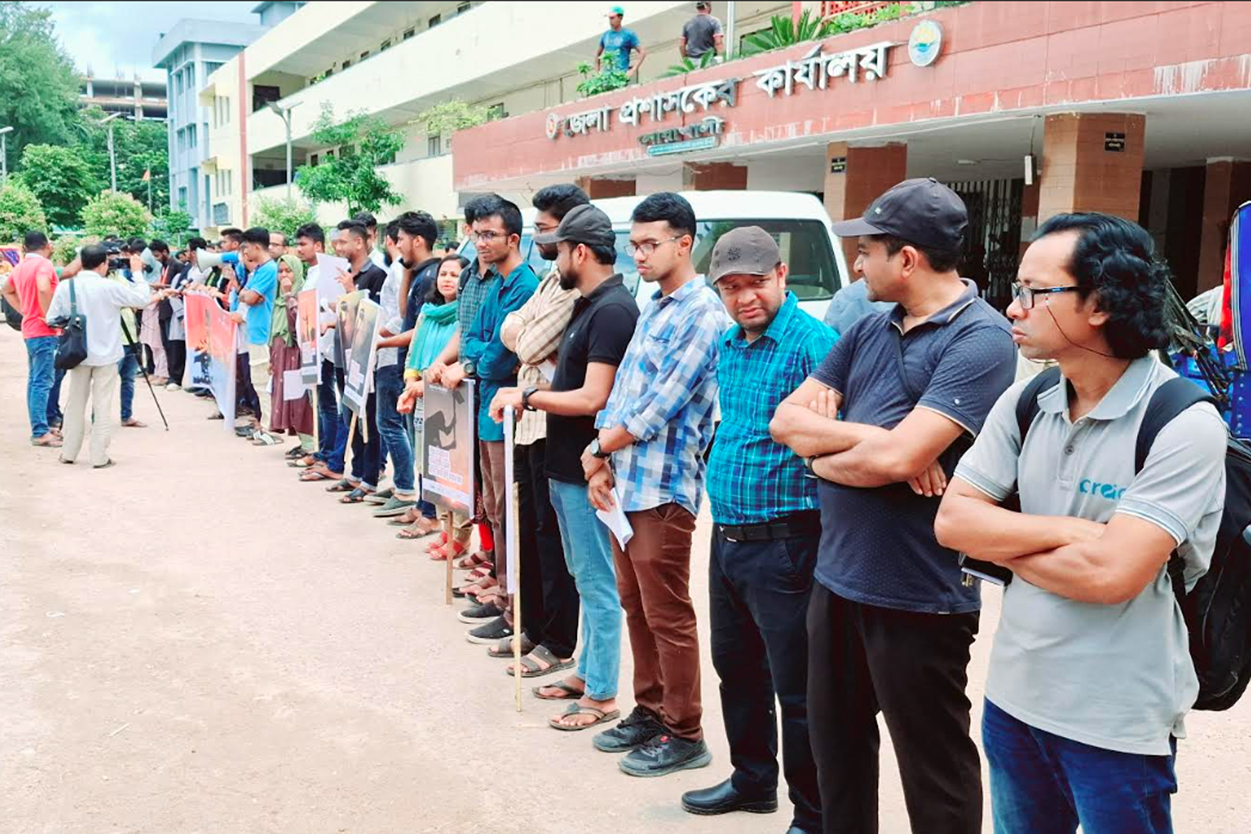 নোয়াখালীতে ভরা মৌসুমে চালের দাম বৃদ্ধির প্রতিবাদে বিক্ষোভ