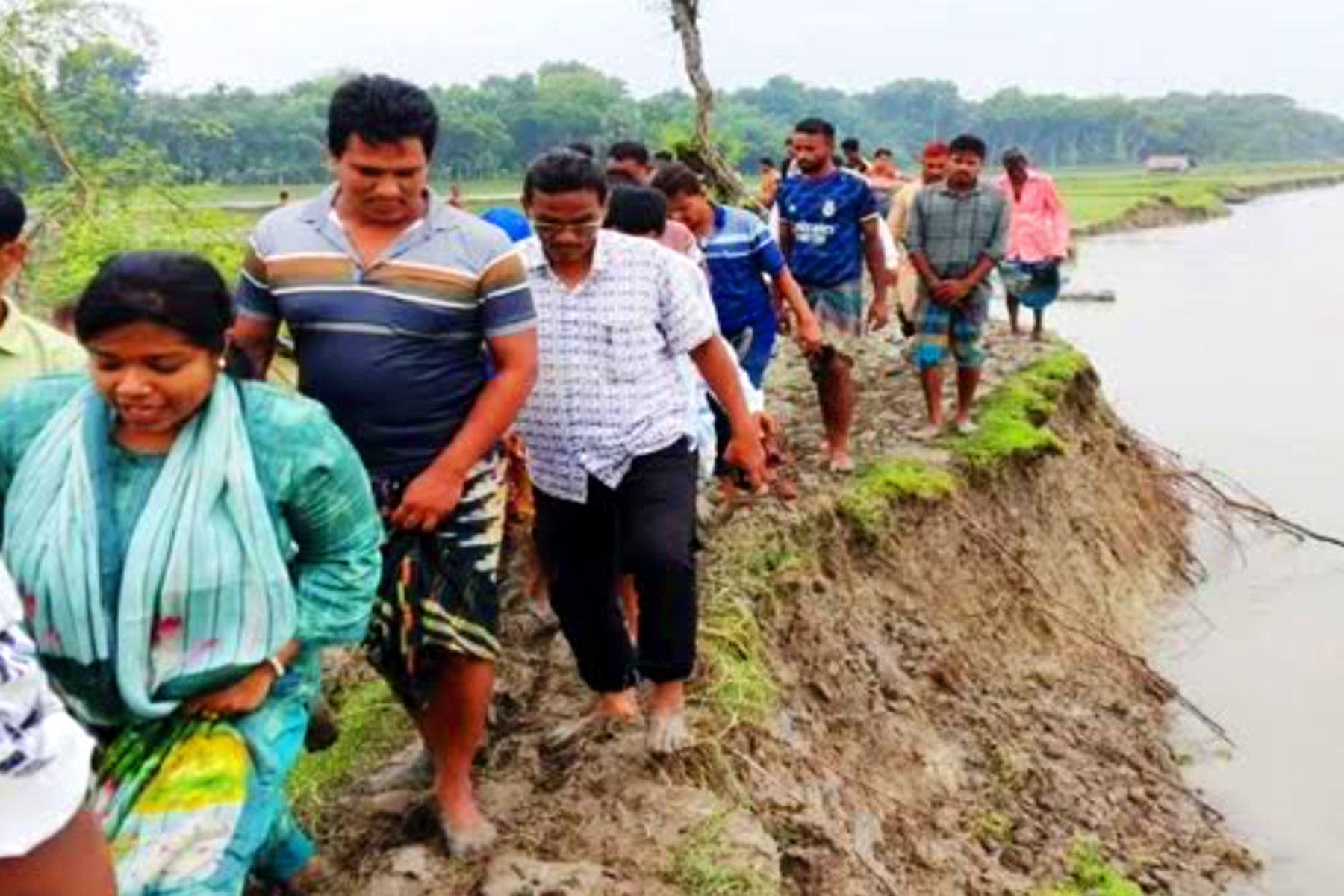 কপোতাক্ষ নদের বেড়িবাঁধে ভাঙন আতঙ্কে ৭ গ্রামের মানুষ