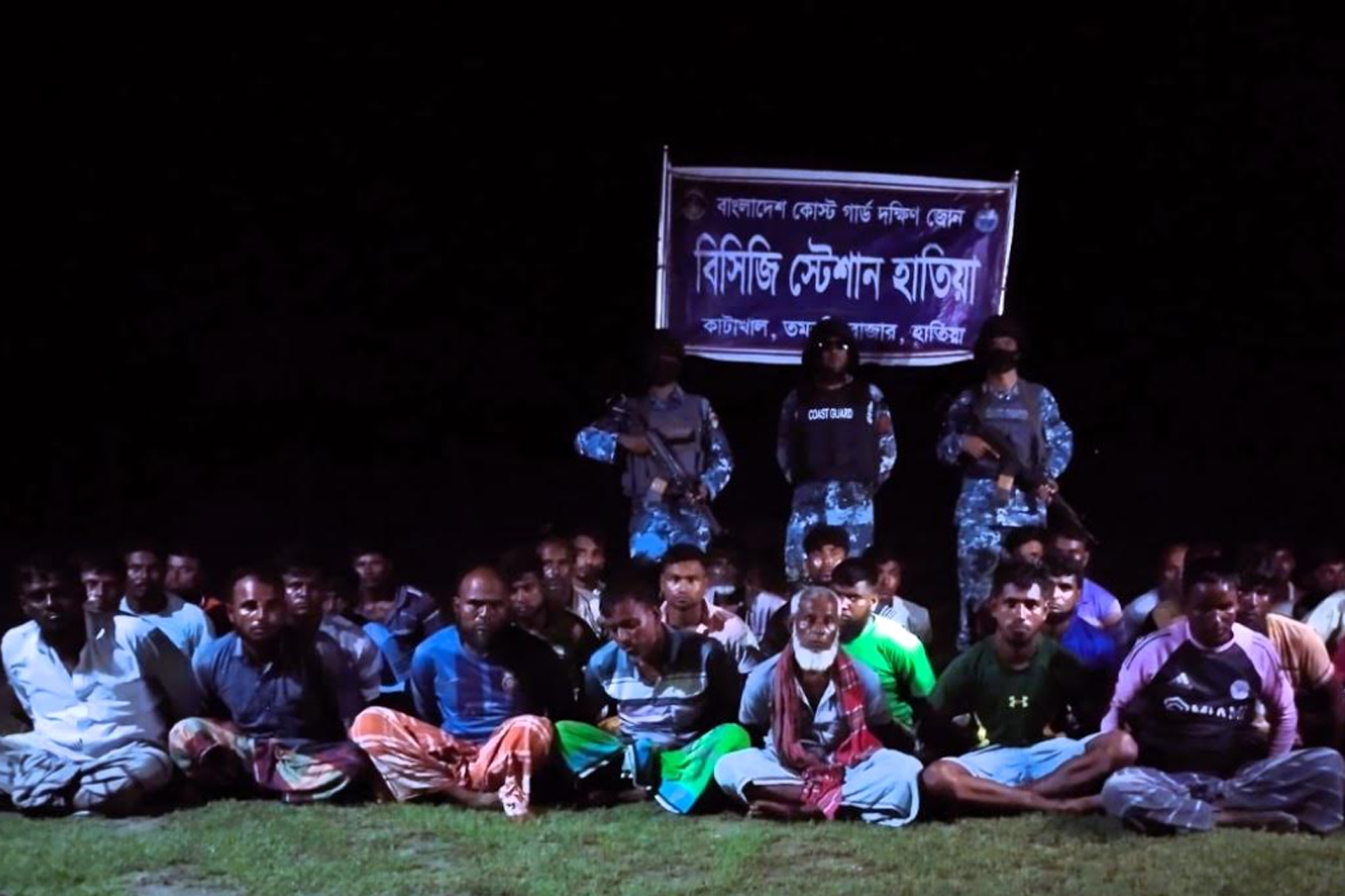 হাতিয়ায় কোস্টগার্ডের টহলদলের ওপর হামলা, অবৈধ জালসহ ৩৩ জেলে আটক      