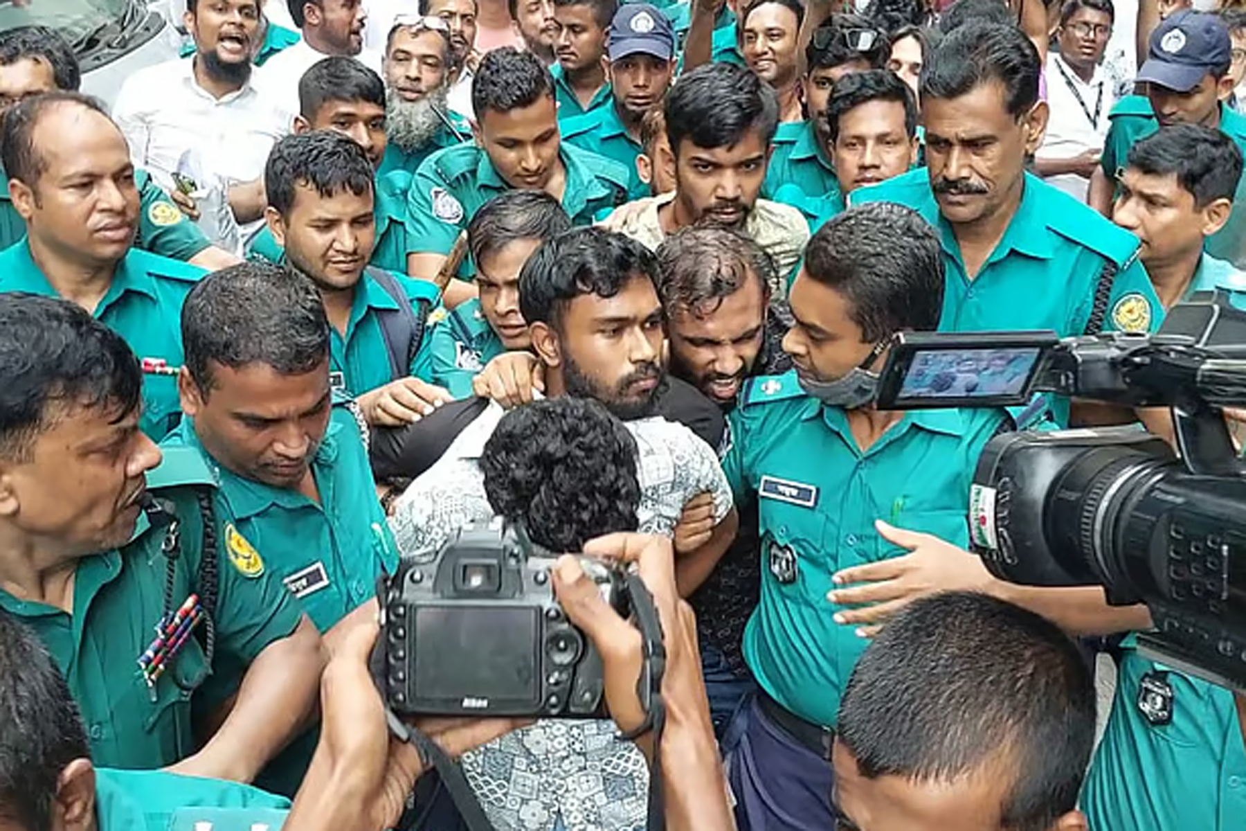 টিউশন করে খরচ চালানো দুই ভাই সমন্বয়ক পরিচয়ে চাঁদাবাজি করতেন