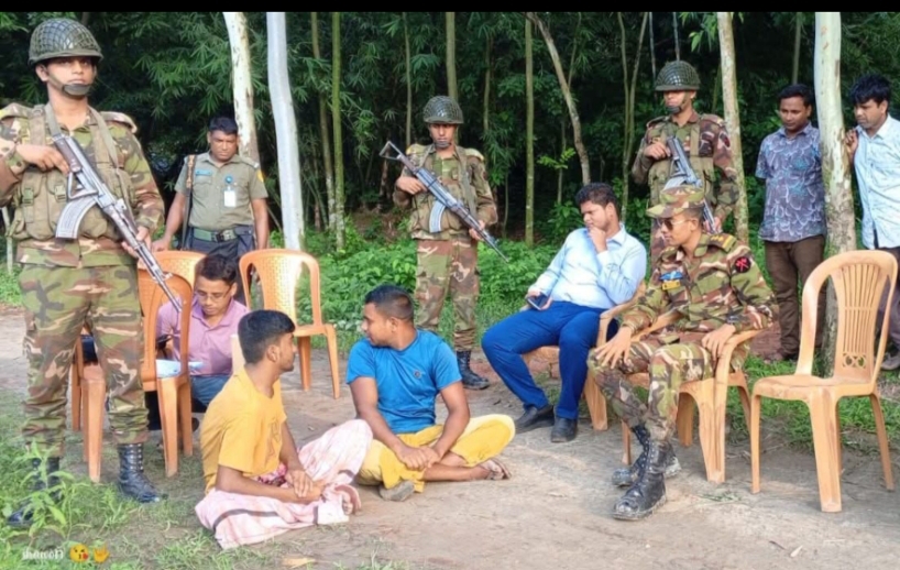 সাঘাটায় অবৈধ কয়লা কারখানায় উপজেলা প্রশাসনের অভিযান, আটক ২