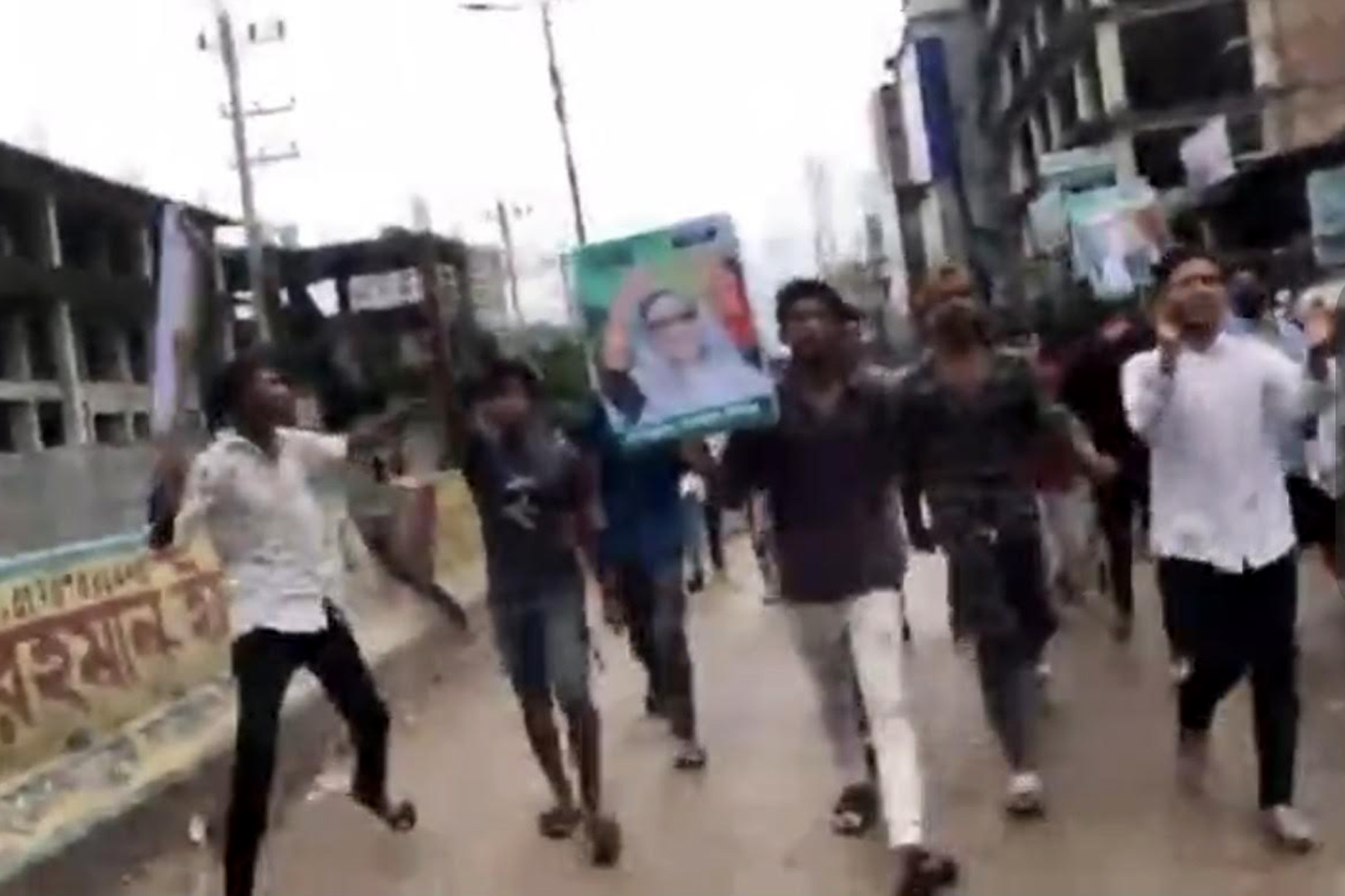 নোয়াখালীতে নিষিদ্ধ ছাত্রলীগের ঝটিকা মিছিল, আটক ৪