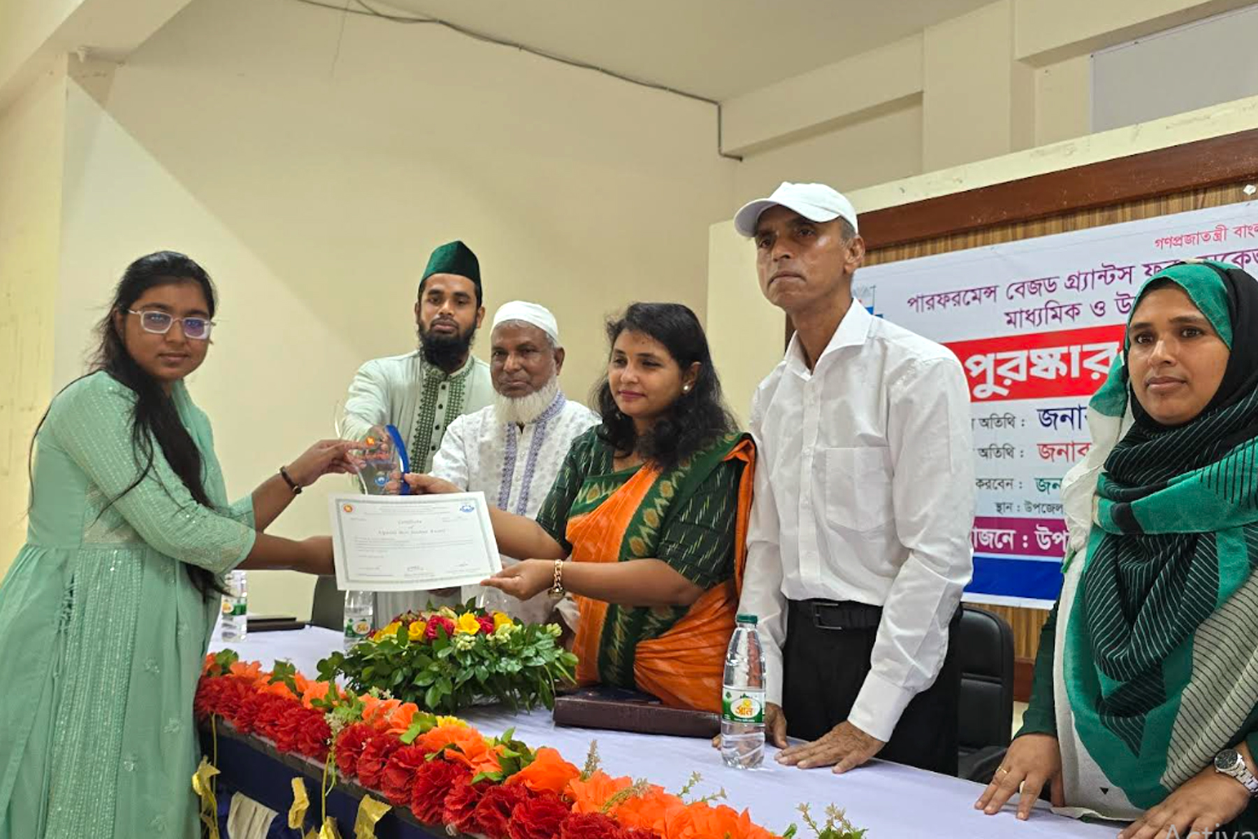বদলগাছীতে কৃতি শিক্ষার্থীদের মাঝে পুরস্কার বিতরণ