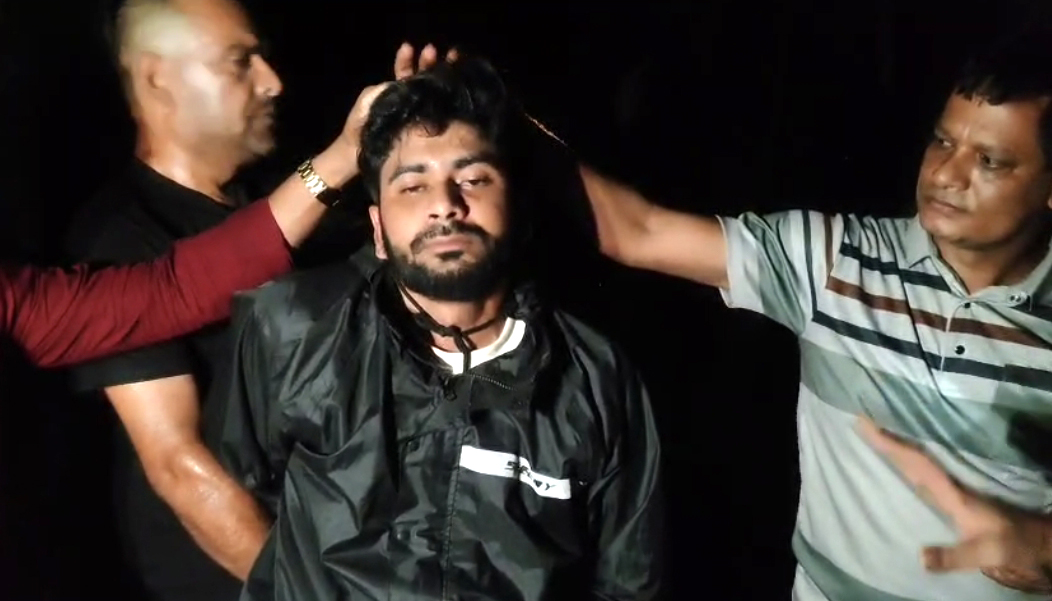 এনএসআই পরিচয়ে ঘুষ নিতে এসে যুবক গ্রেপ্তার