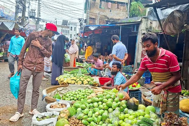 রাজশাহীতে বর্ষায় বেড়েছে সবজির দাম