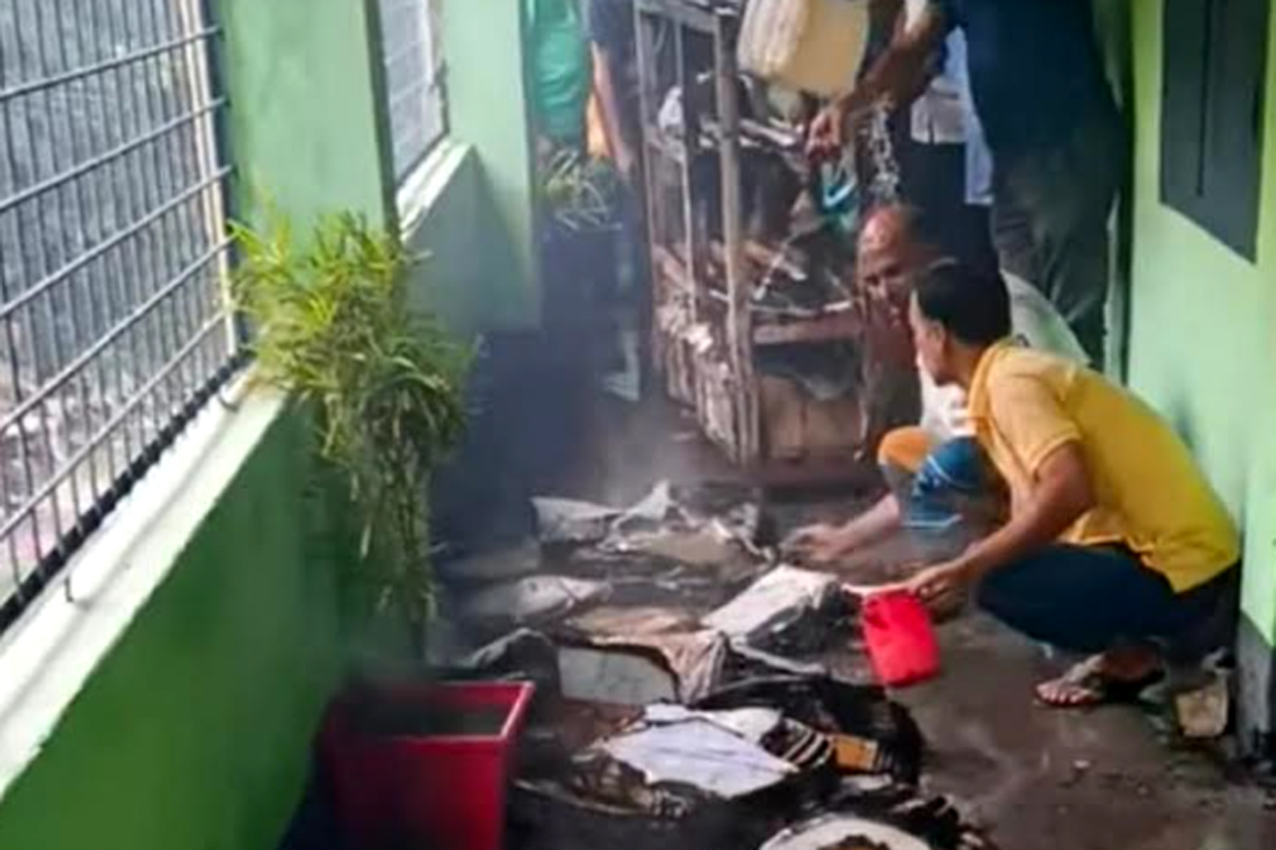 সাতক্ষীরার কলারোয়ায় প্রাথমিক শিক্ষা অফিসে আগুন