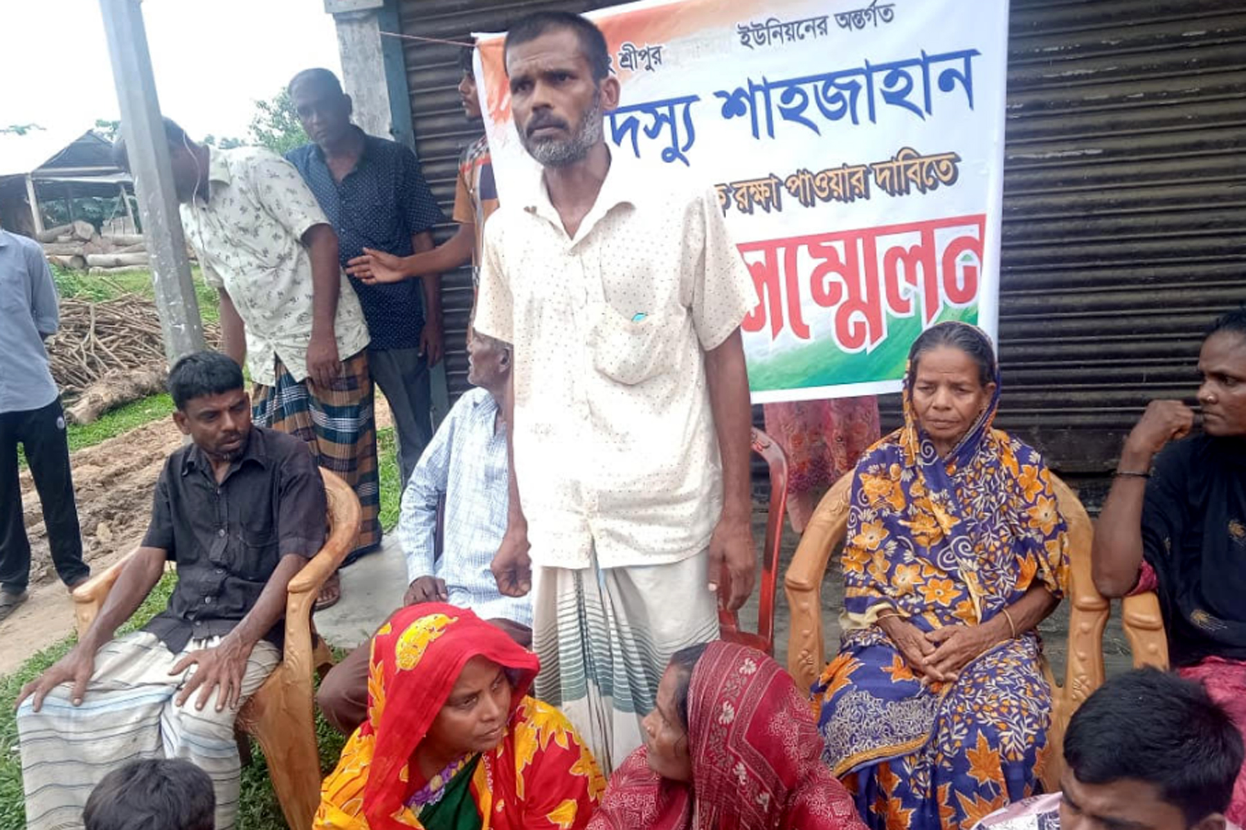 জামালপুরে জমি উদ্ধারের দাবিতে সংখ্যালঘু পরিবারের সংবাদ সম্মেলন