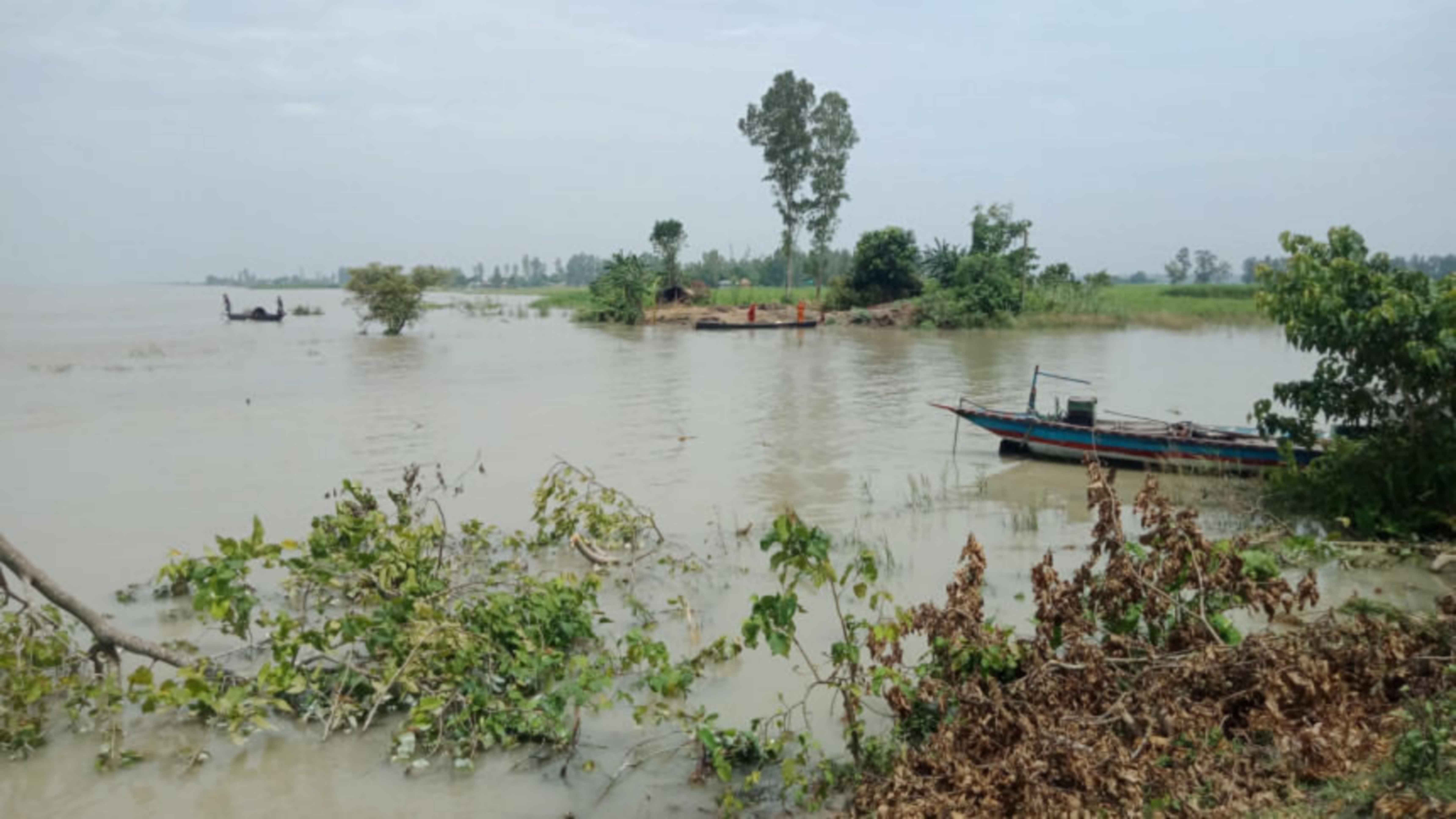 বিপদসীমা ছুঁই ছুঁই করছে গাইবান্ধার সবগুলো নদ-নদীর পানি