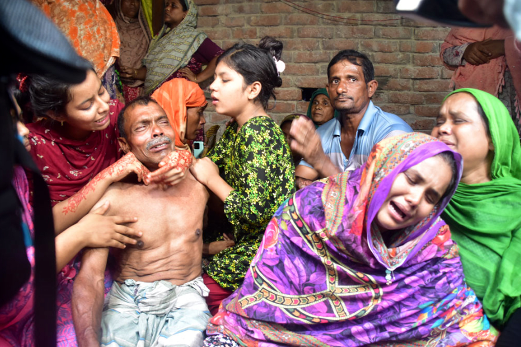 রাজশাহীতে একই পরিবারের চারজনের লাশ উদ্ধার, পাশে পড়ে ছিল চিরকুট