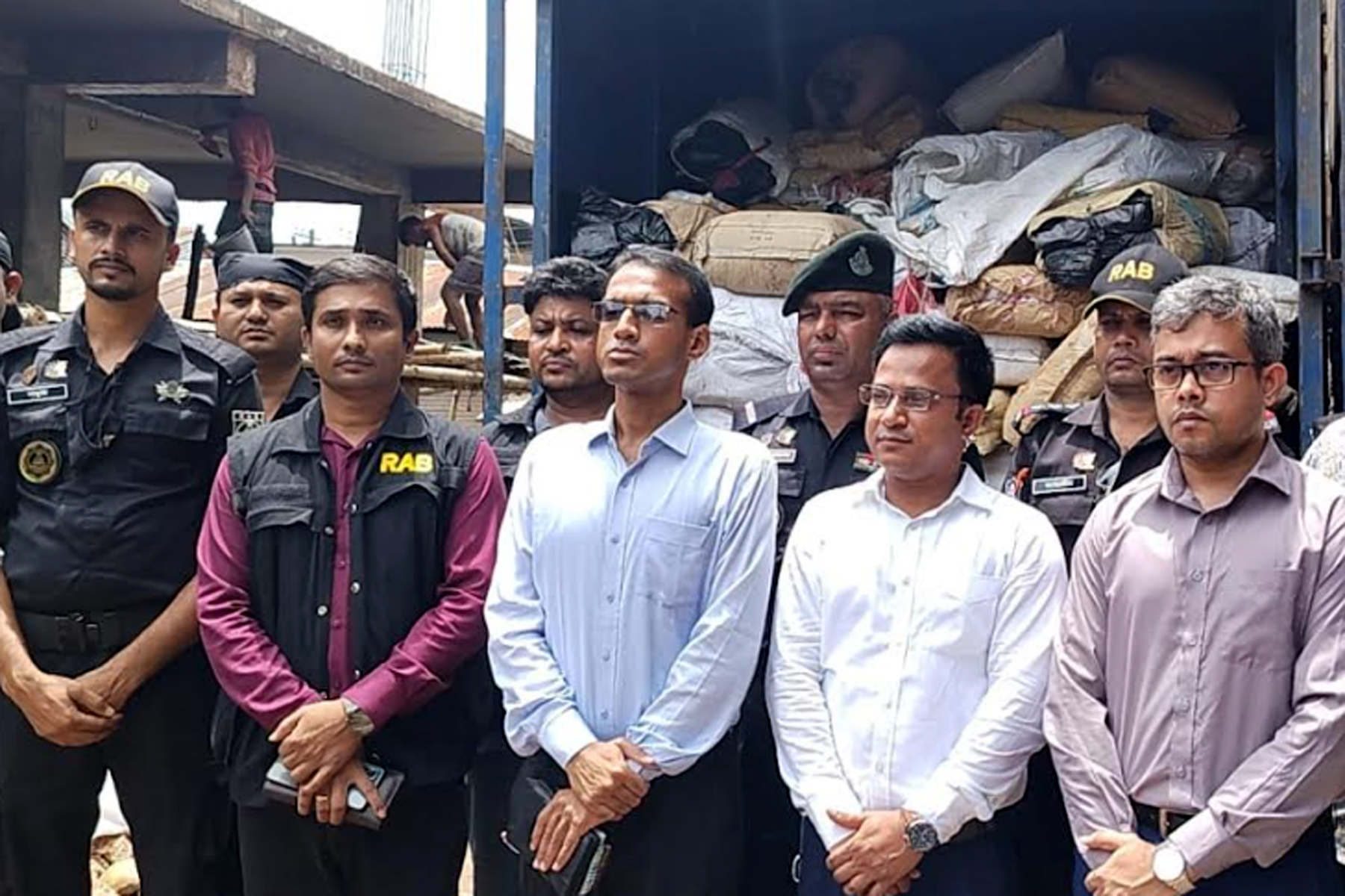 নোয়াখালীতে পলিথিন কারখানায় অভিযান, ৬ লাখ টাকা জরিমানা