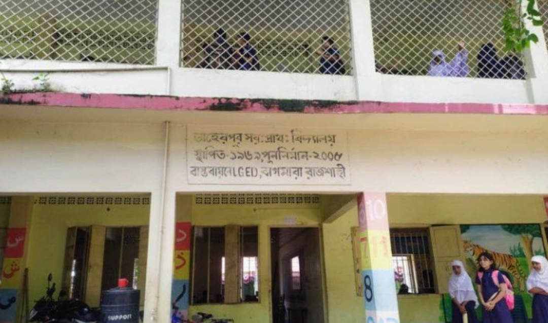 শ্রেণী কার্যক্রম চালু করায় সহকারী শিক্ষকদের রোষানলে প্রধান শিক্ষক