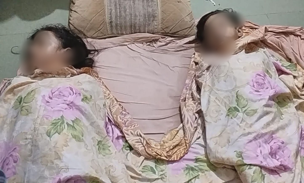 পুকুরঘাটে শামুক তুলতে গিয়ে ২ বোনের মৃত্যু