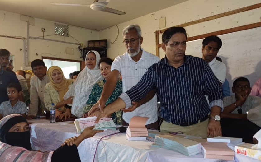 কালকিনিতে বিএনপির মহিলা দলের সদস্য সংগ্রহ ফরম বিতরণ