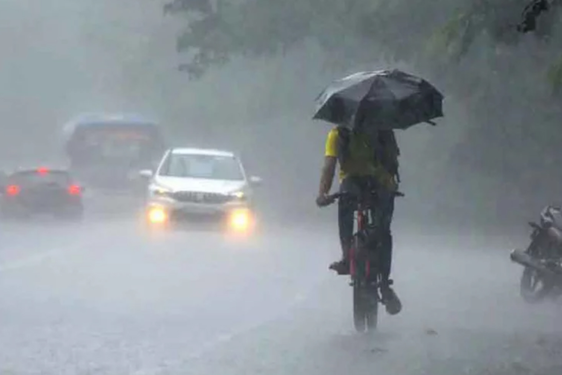 দেশজুড়ে বৃষ্টির আভাস, চার বিভাগে অতিভারি বর্ষণ হতে পারে