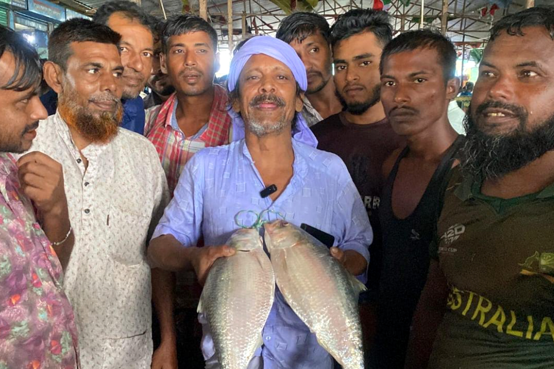 ২ ইলিশ বিক্রি হলো সাড়ে ১১ হাজার টাকায়