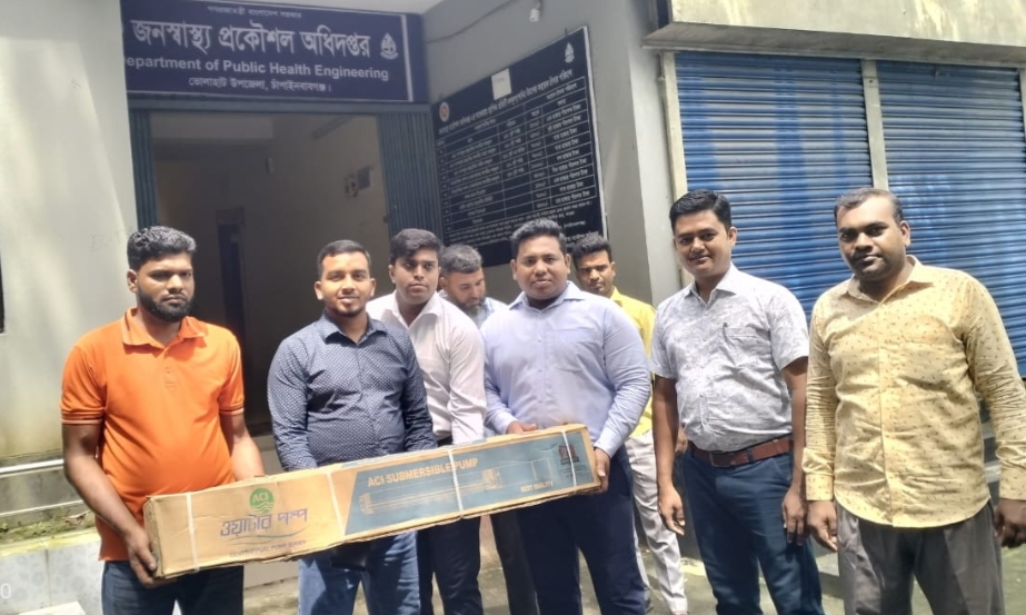 ভোলাহাটে সাবমারসিবল পাম্প বিতরণ