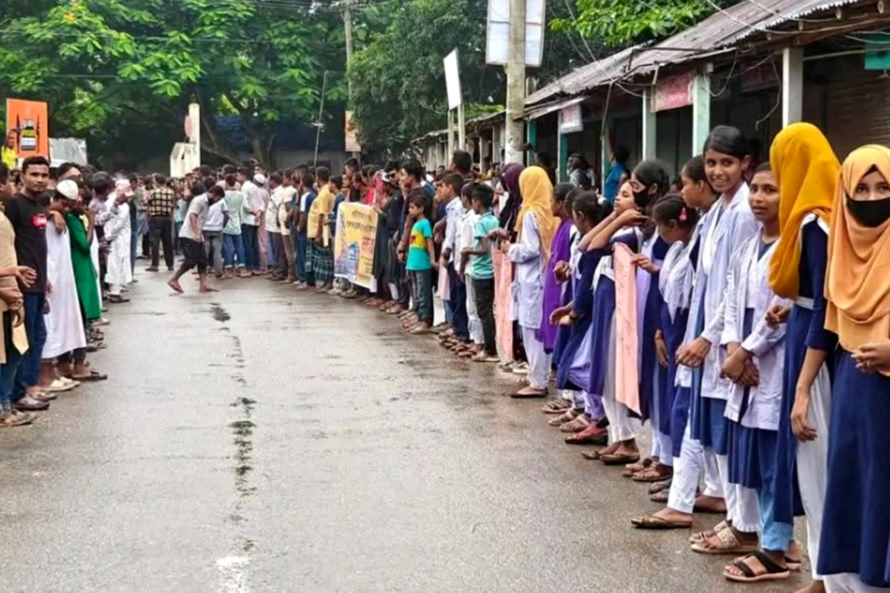 যোগাযোগ বিচ্ছিন্ন গ্রামের নদীতীরে সরকারি কলেজ নির্মাণের উদ্যোগ, স্থানীয়দের প্রতিবাদ