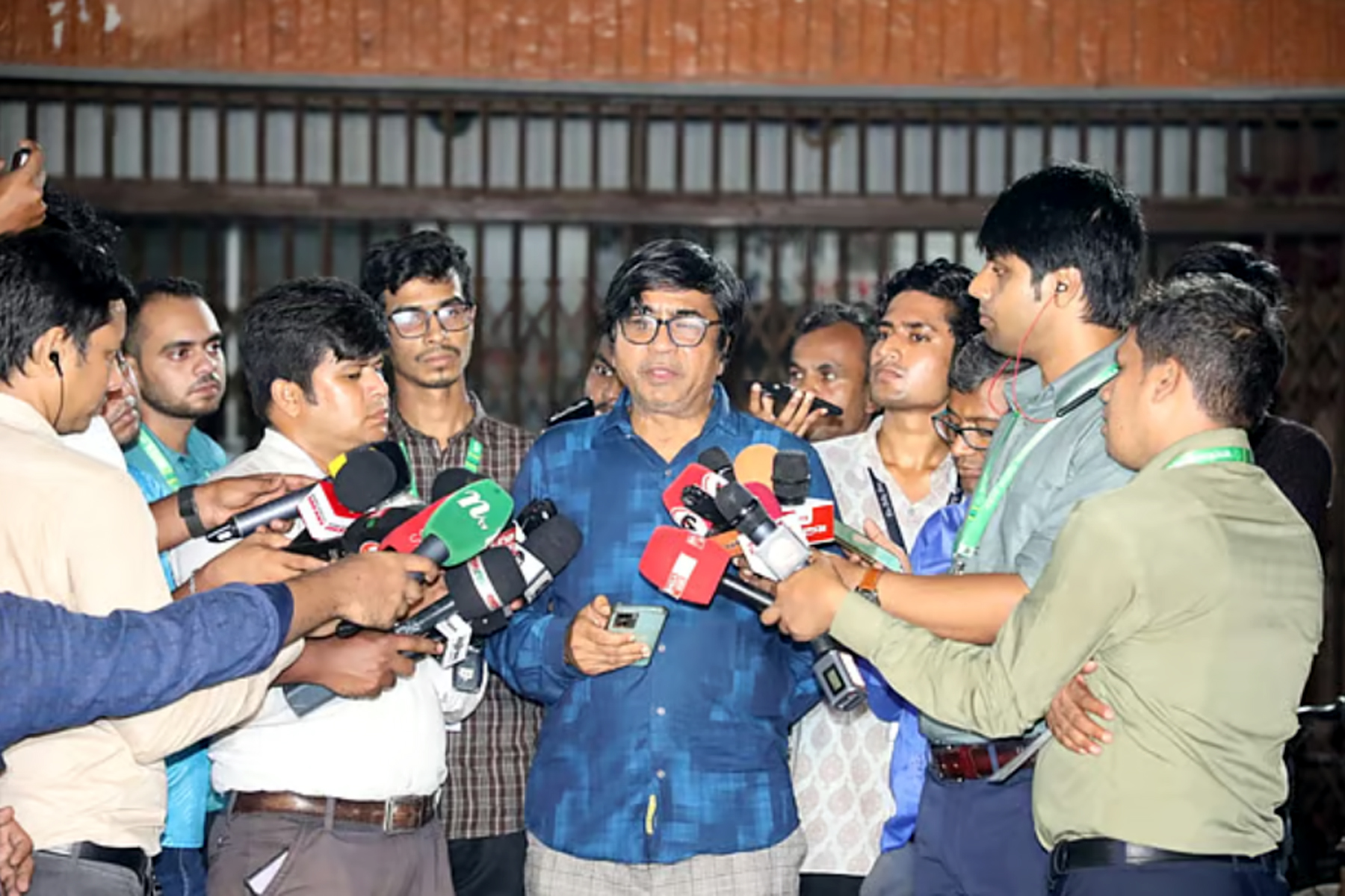 নির্বাচন কমিশন থেকে এক কমিশনারের পদত্যাগ