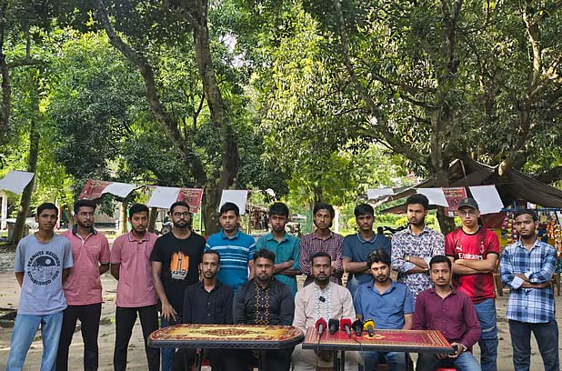 ভিপি পদ থেকে সরে দাঁড়ালেন ছাত্রদলের মাহমুদুল, ভোট নিয়ে নানা শঙ্কা