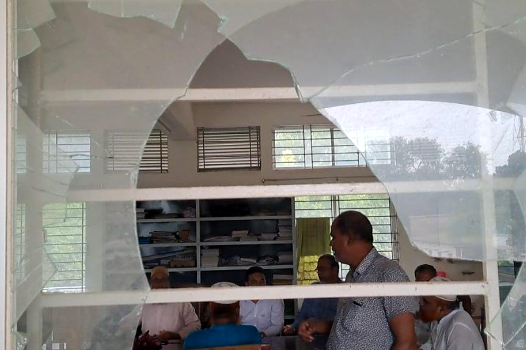 কলেজে দলীয় কর্মসূচি আয়োজন করতে না দেওয়ায় ভাঙচুর চালাল ছাত্রশিবির