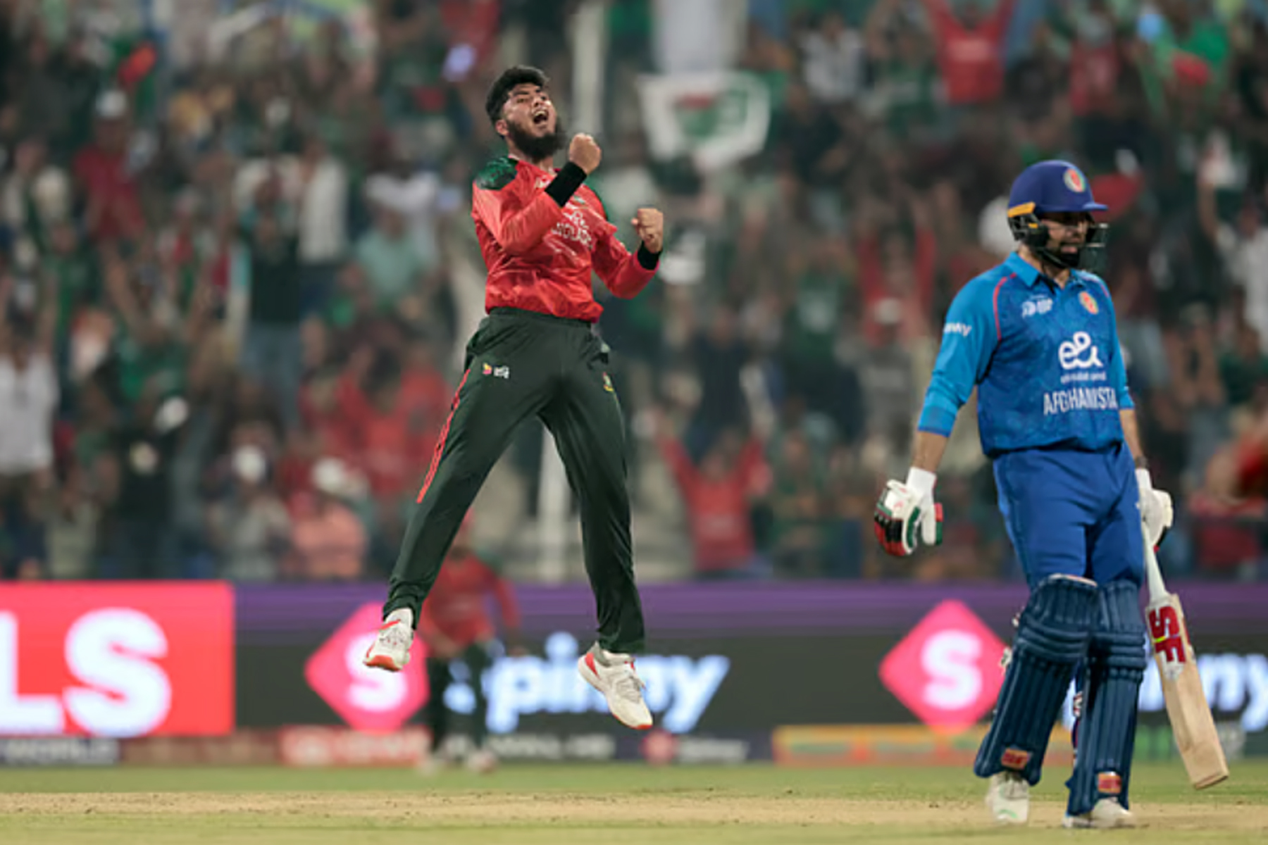আফগানিস্তানকে হারিয়ে শেষ চারে টিকে রইলো বাংলাদেশ