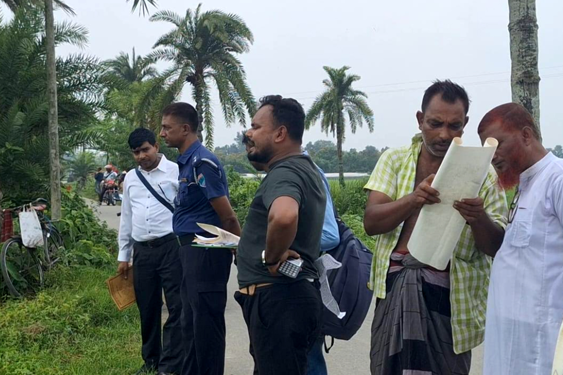 সাতক্ষীরায় আদালতের নির্দেশে অবৈধ দখল উচ্ছেদ