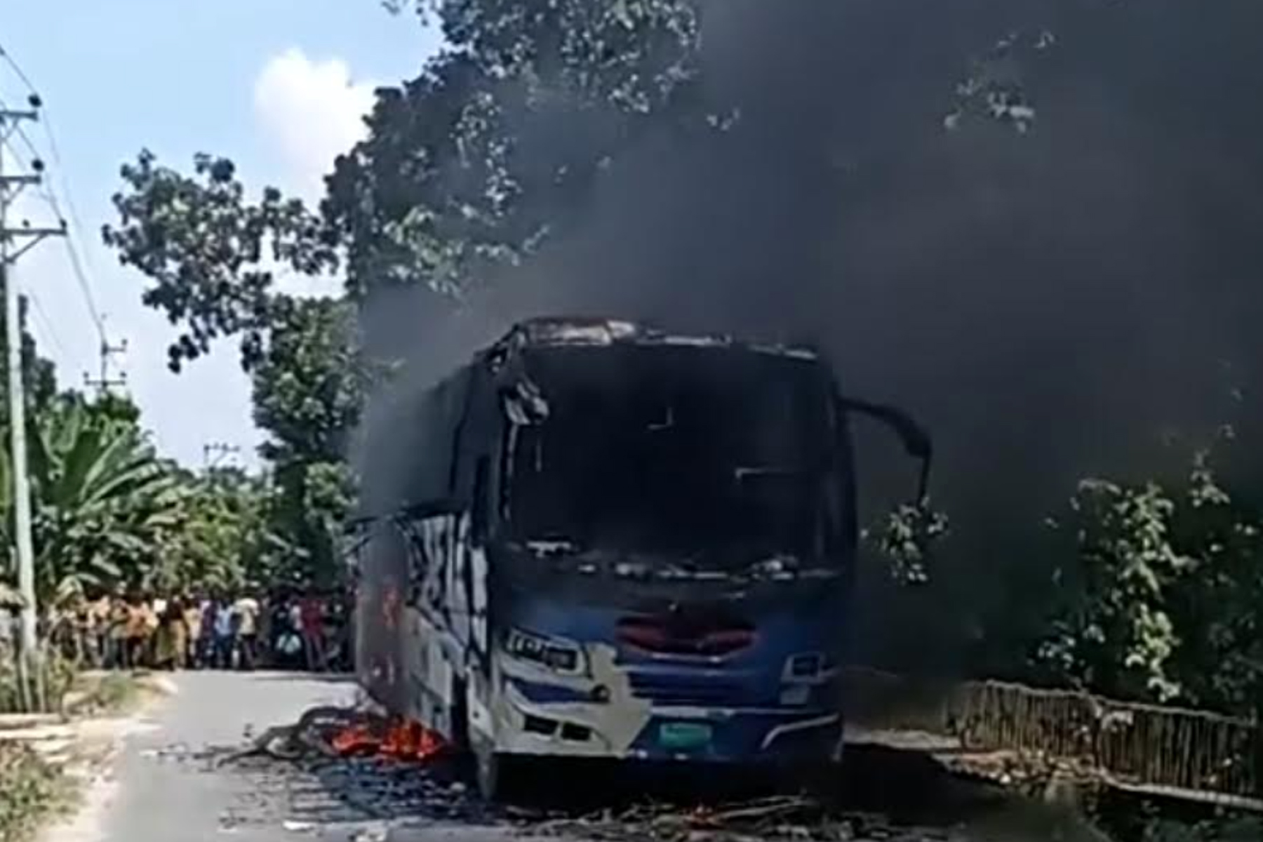 কাজিপুরে বাসচাপায় যুবকের মৃত্যু