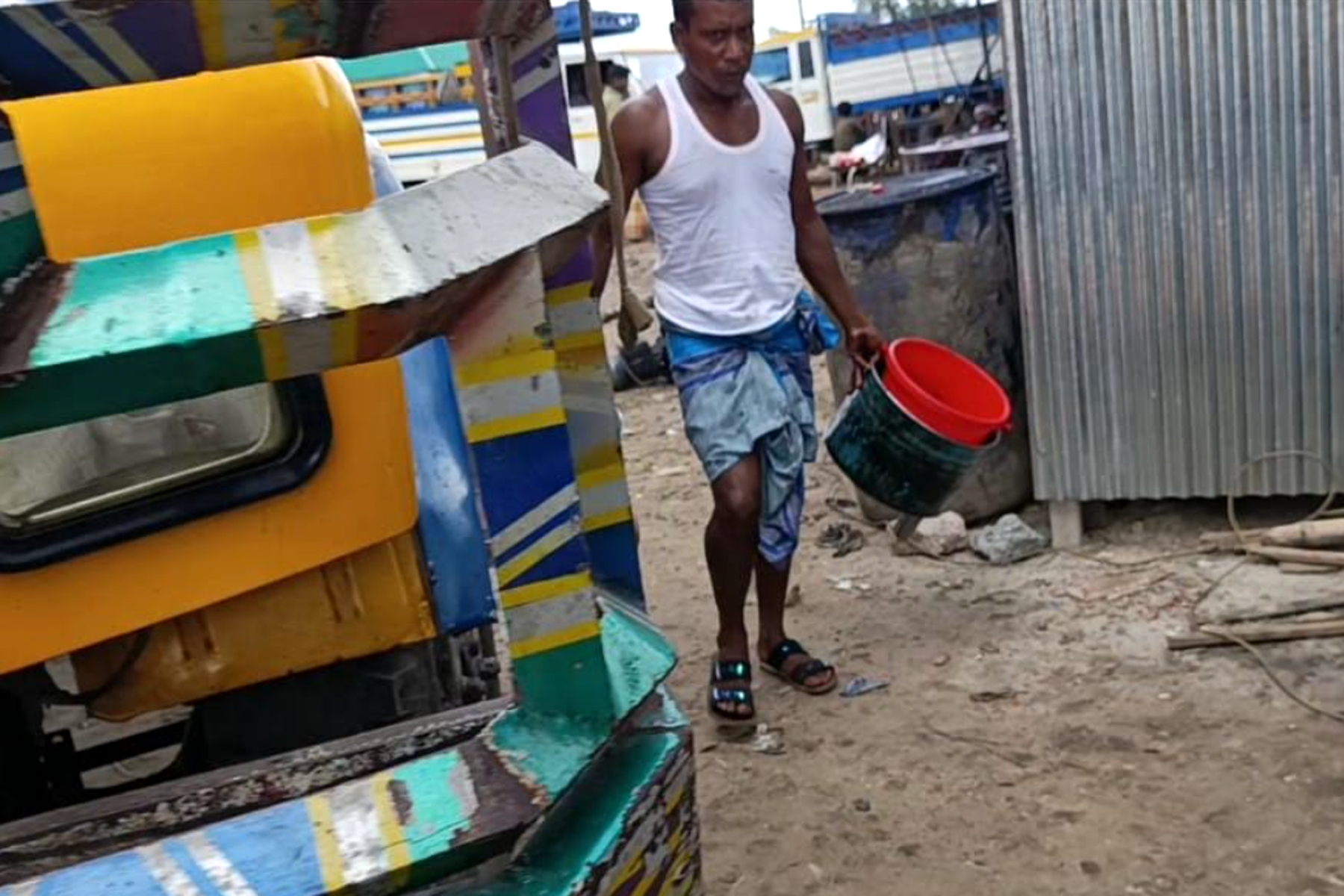 হাইওয়ে হোটেলগুলোয় চোরাই তেলের রমরমা ব্যবসা