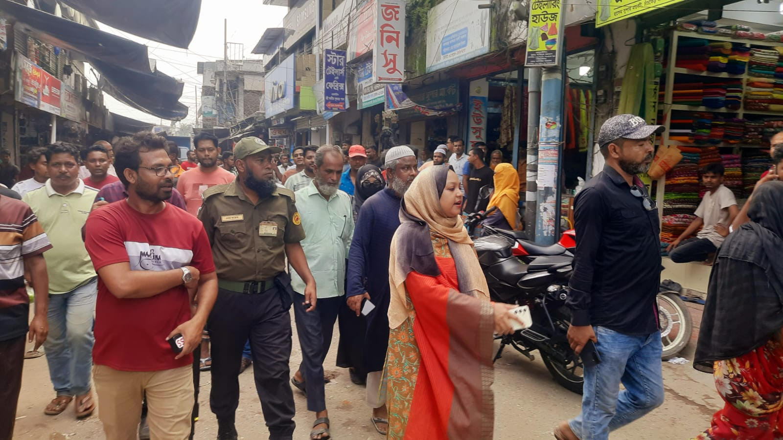 গুরুদাসপুরে পৌর প্রশাসনের উচ্ছেদ অভিযান