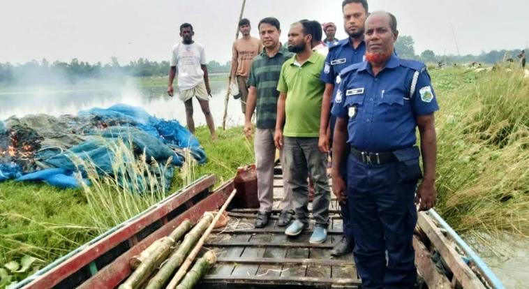 সিংড়ায় ৩ লাখ টাকার স্রোতিজাল পুড়িয়ে ধ্বংস