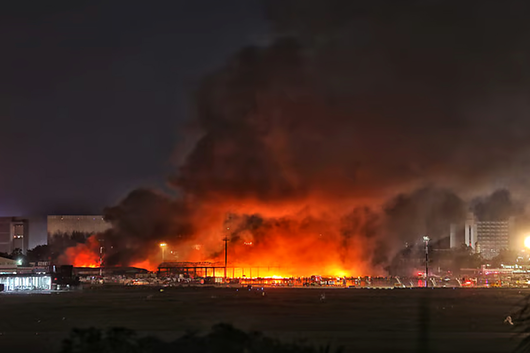 শাহজালাল বিমানবন্দরে এখনো আগুন জ্বলছেই