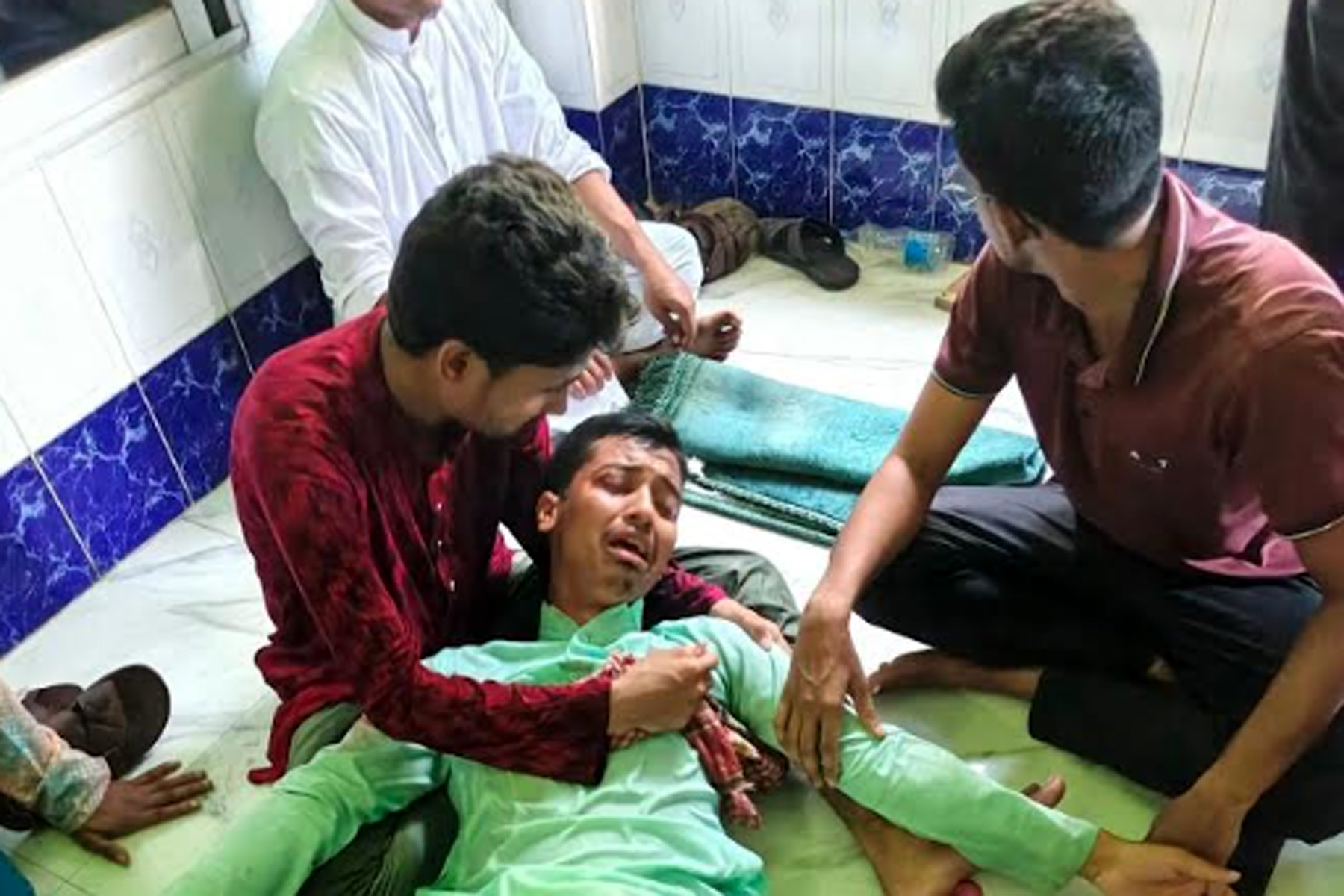 হামলার জেরে জামায়াত-বিএনপির সংঘর্ষ, আহত ৪০