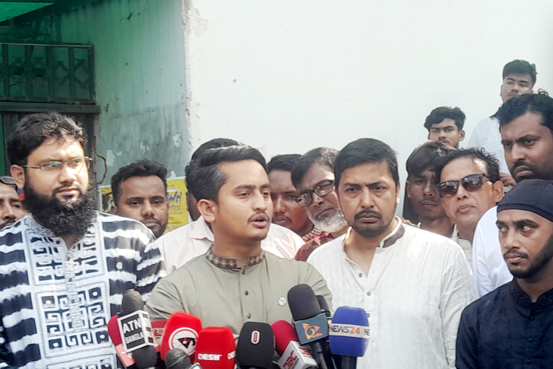 এনসিপিকে শাপলা প্রতিক না দিলে ইসিকে আইন দেখাতে হবে