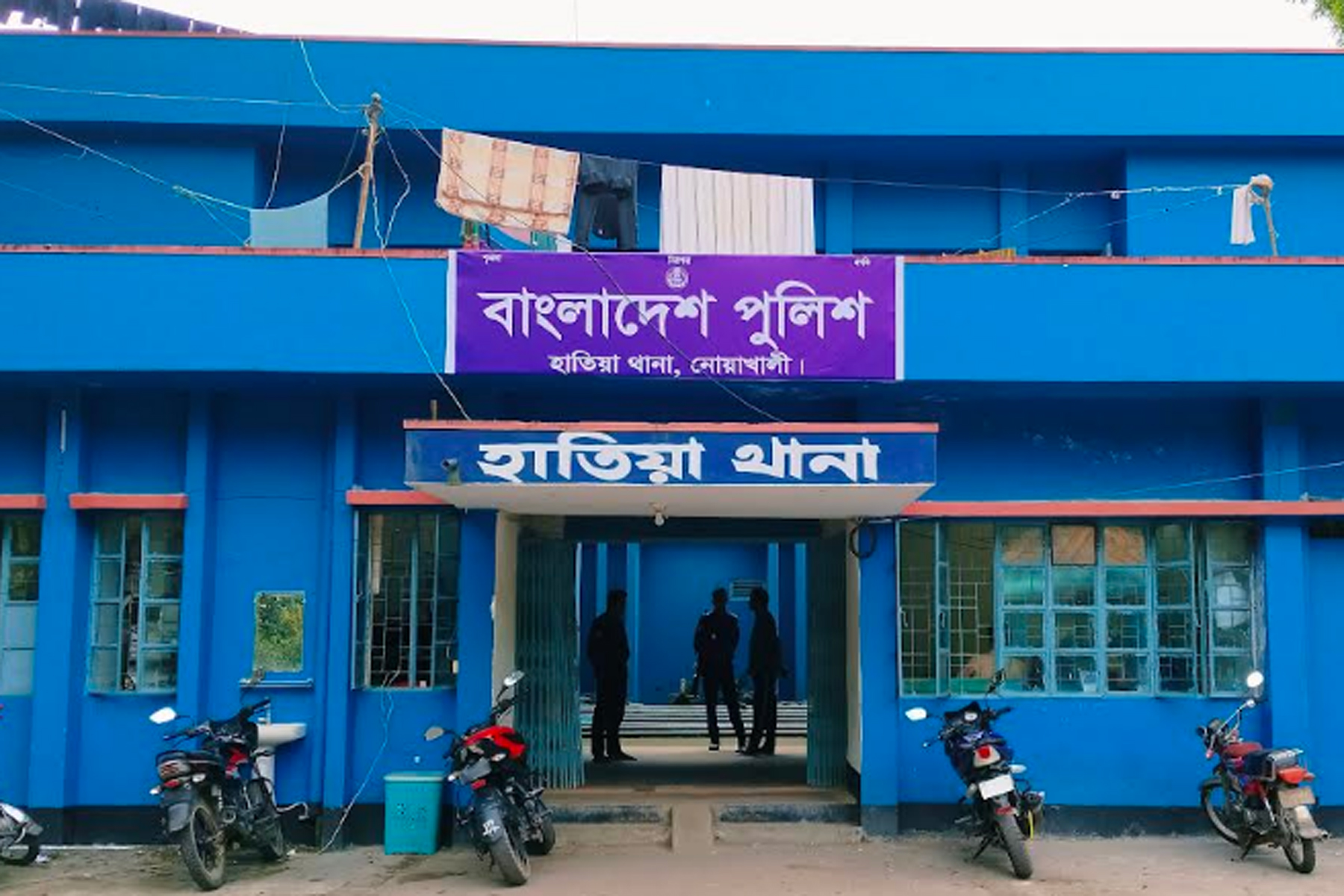 যুবদলের আহ্বায়কের নেতৃত্বে পুলিশের গাড়িতেই যুবককে পেটালেন নেতাকর্মিরা