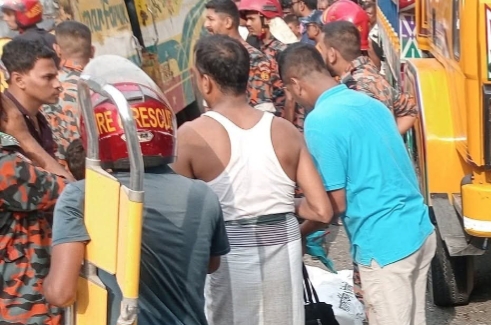 নোয়াখালীতে ট্রাক চাপায় নিহত ৬