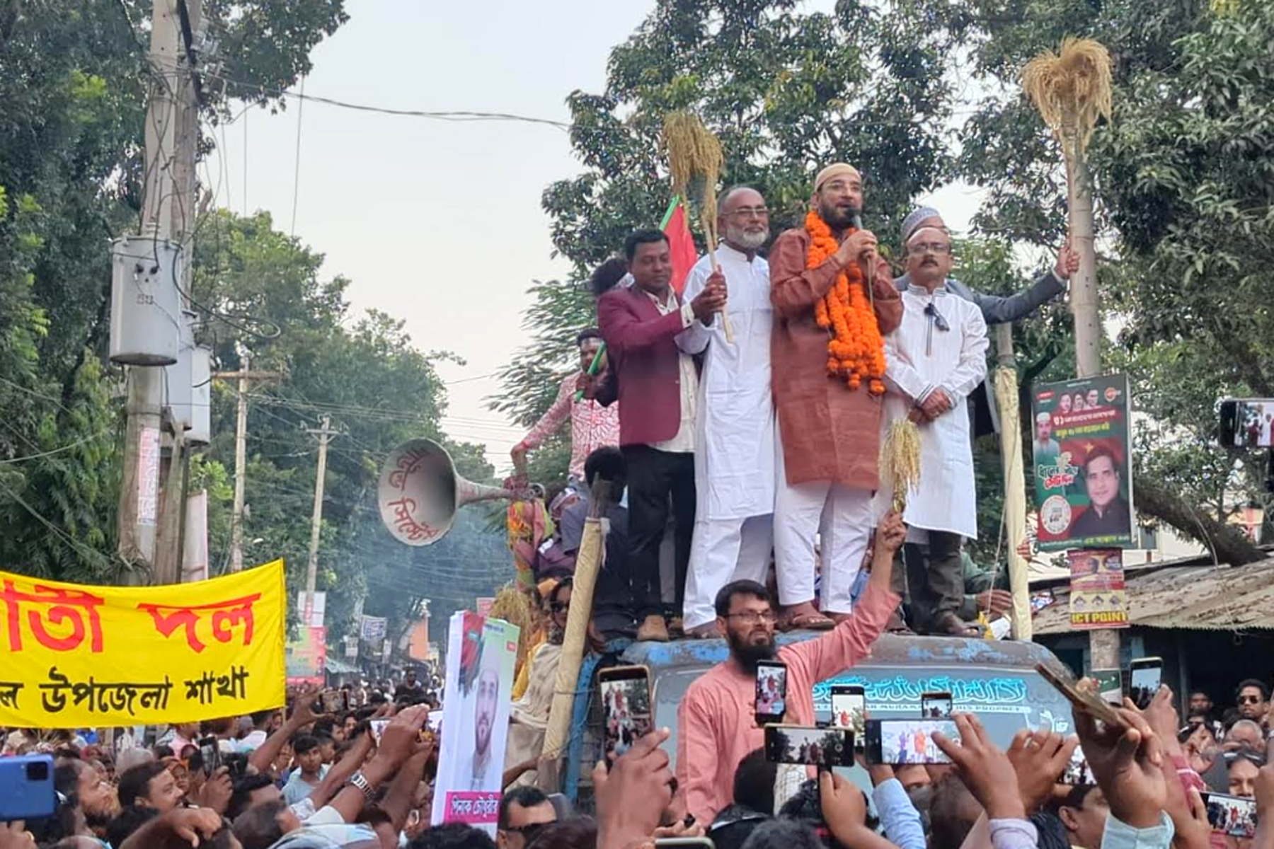 দিনাজপুর-২ আসনে ধানের শীষের প্রার্থীর নির্বাচনী প্রচারণা