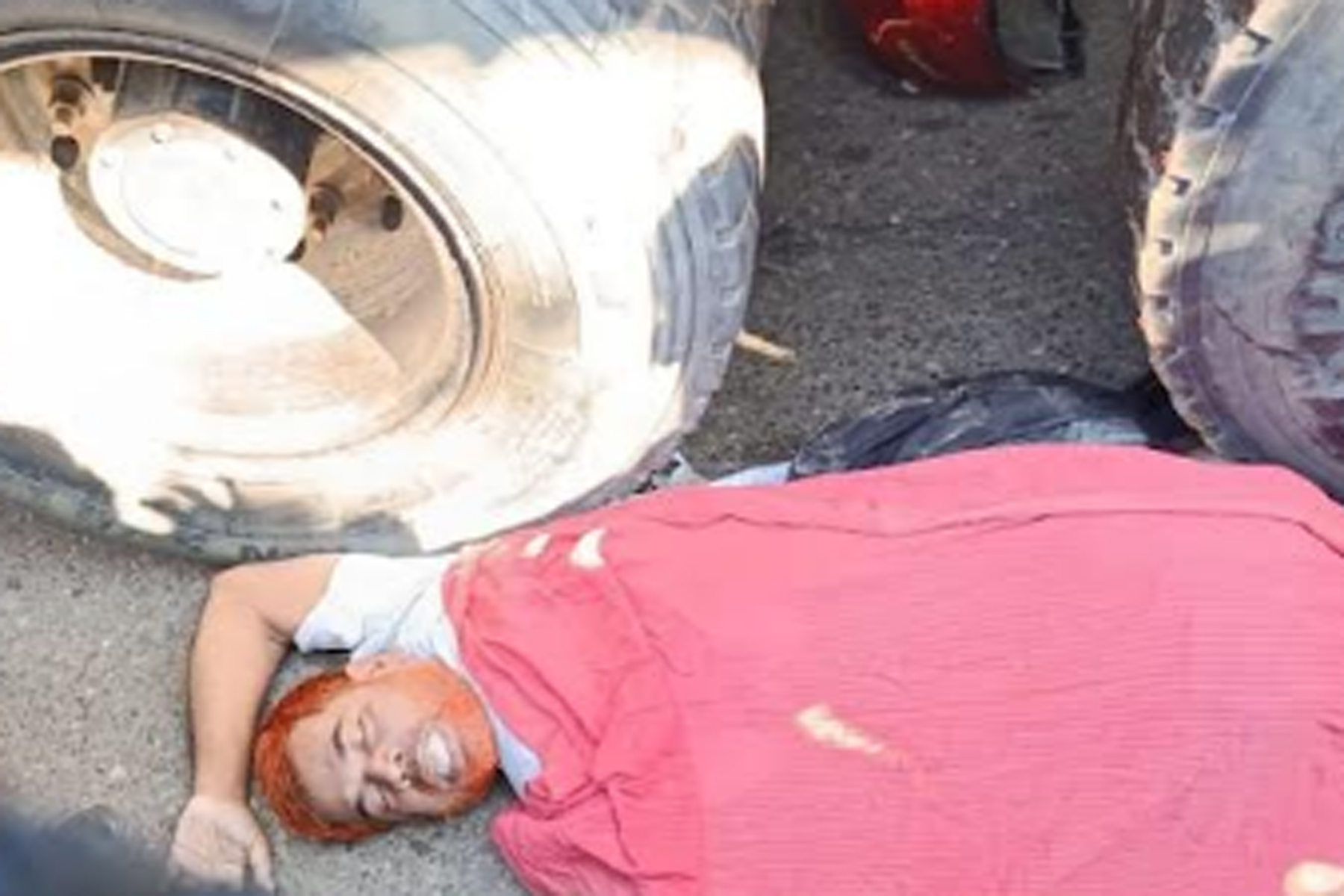 নোয়াখালীতে পৃথক সড়ক দুর্ঘটনায় দুজন নিহত