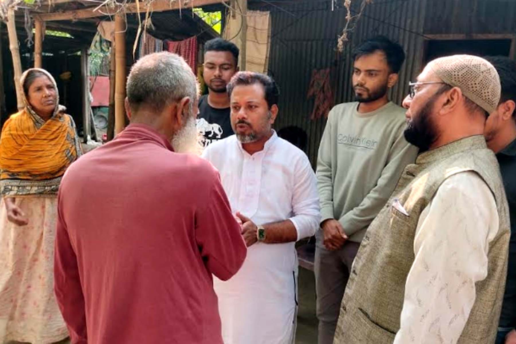 সিংড়ায় জুলাই শহীদের কবর জিয়ারত করলেন এনসিপির মনোনয়ন প্রত্যাশী