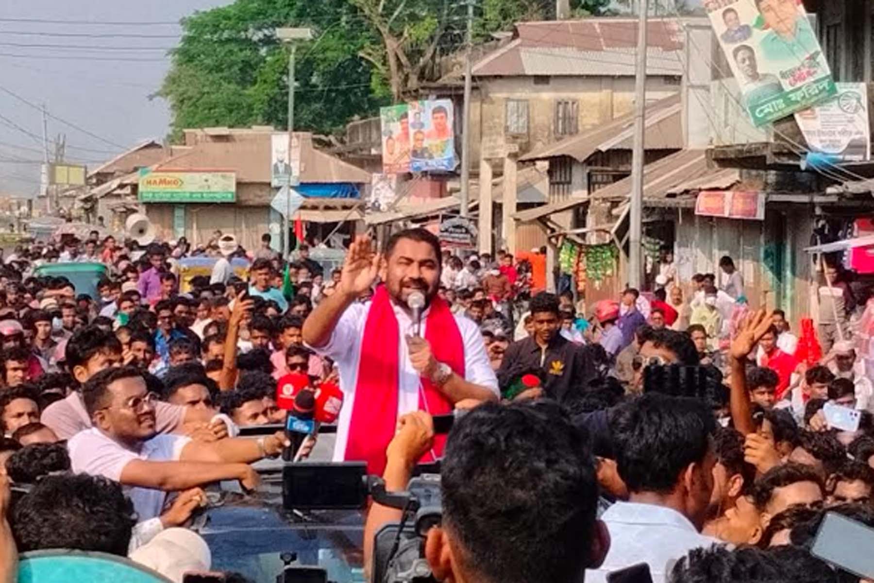 নোয়াখালী-৬ আসনে বিএনপির প্রার্থী পরিবর্তনের দাবিতে পথসভা