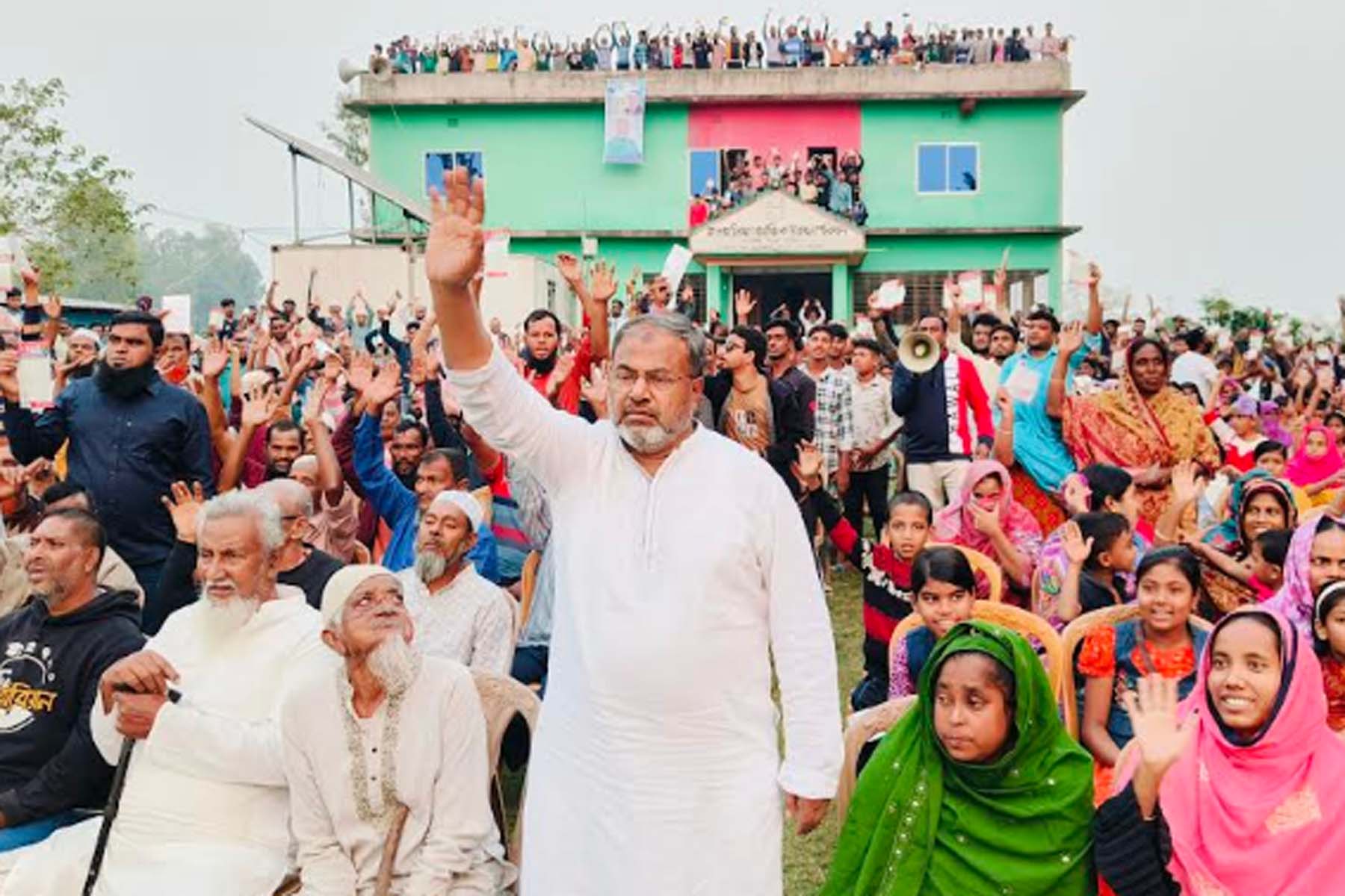 সিংড়ায় বিএনপি নেতা অধ্যক্ষ আনুর উঠান বৈঠক
