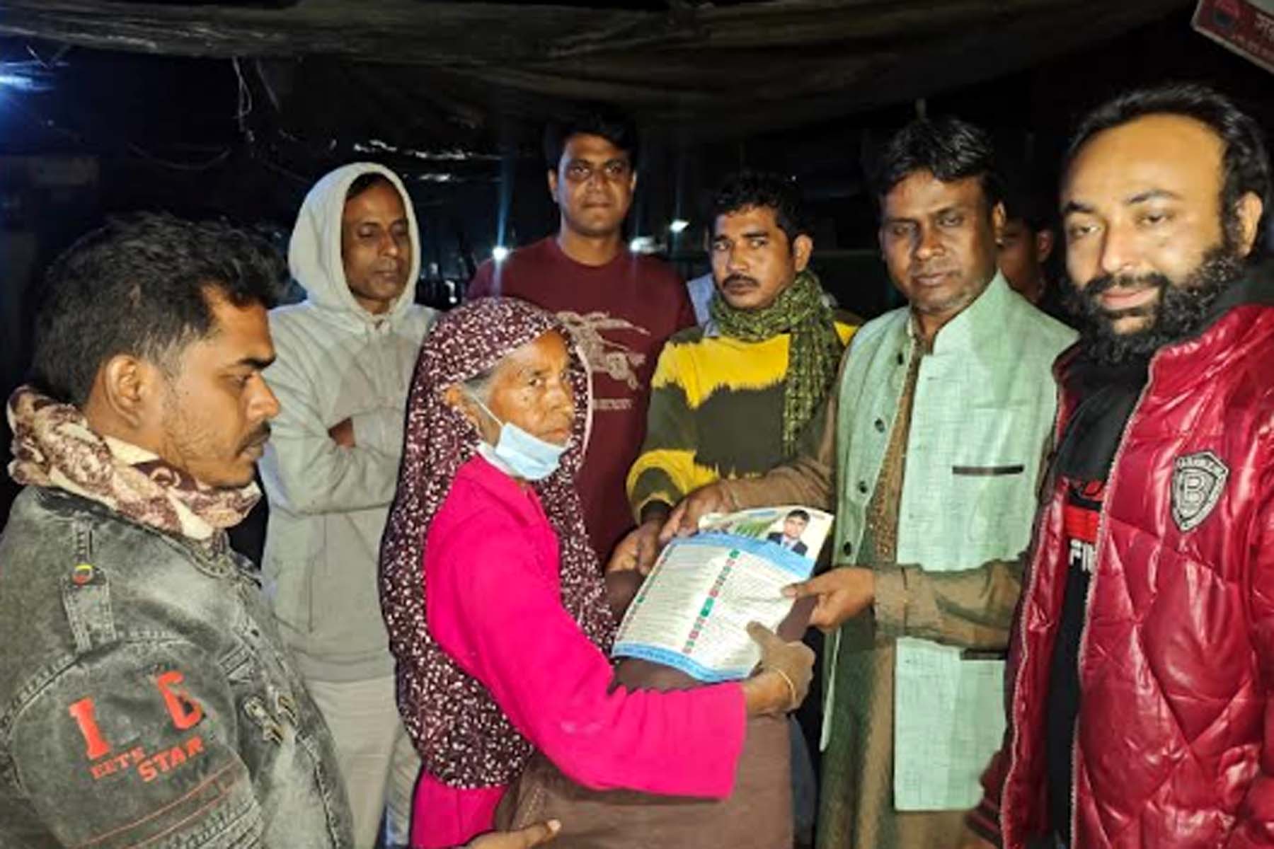 সাঁথিয়ায় যুবদল নেতা জাহাঙ্গীরের শীতবস্ত্র বিতরণ 