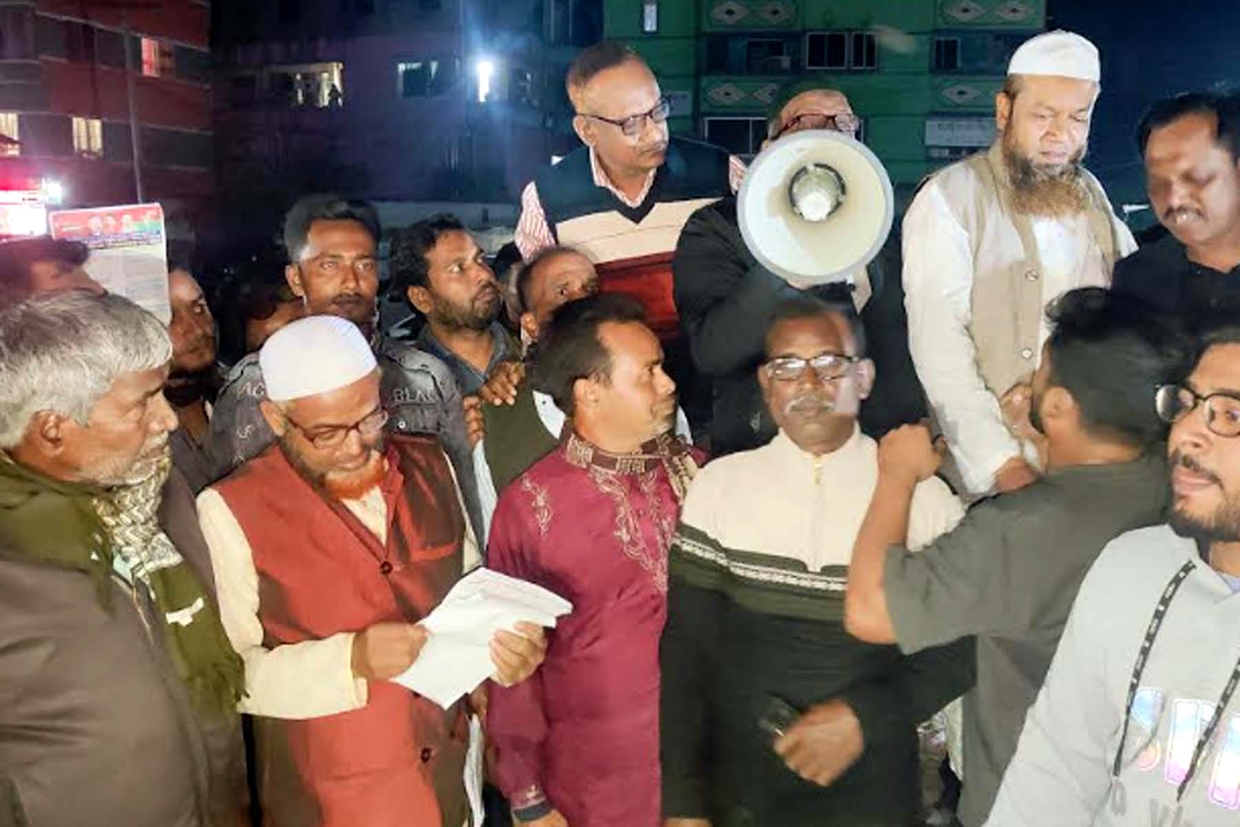 সিংড়ায় বিএনপি নেতা গোলাম মোর্শেদের পক্ষে ৩১ দফার লিফলেট বিতরণ