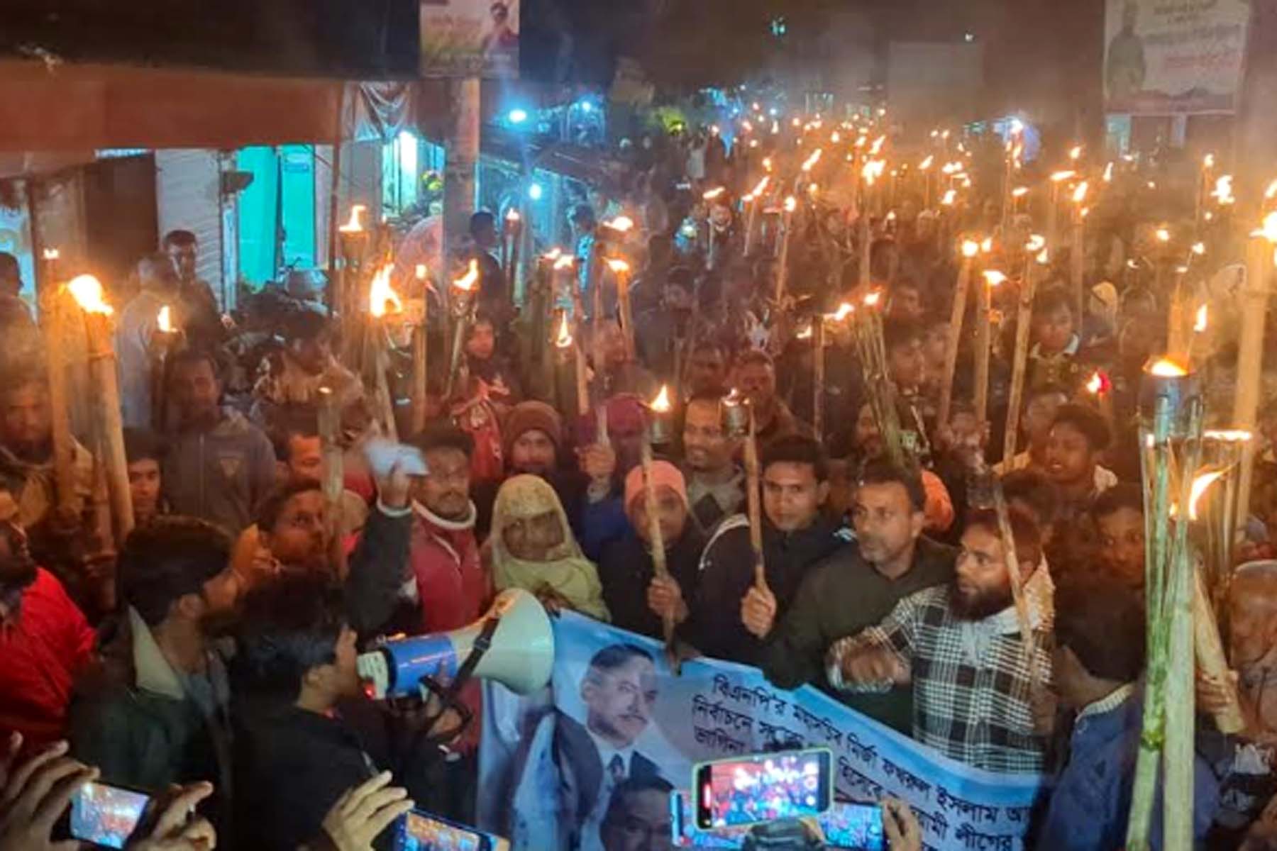 দিনাজপুর-২ আসনে বিএনপি’র প্রার্থী পরিবর্তনের দাবিতে বিক্ষোভ ও মশাল মিছিল