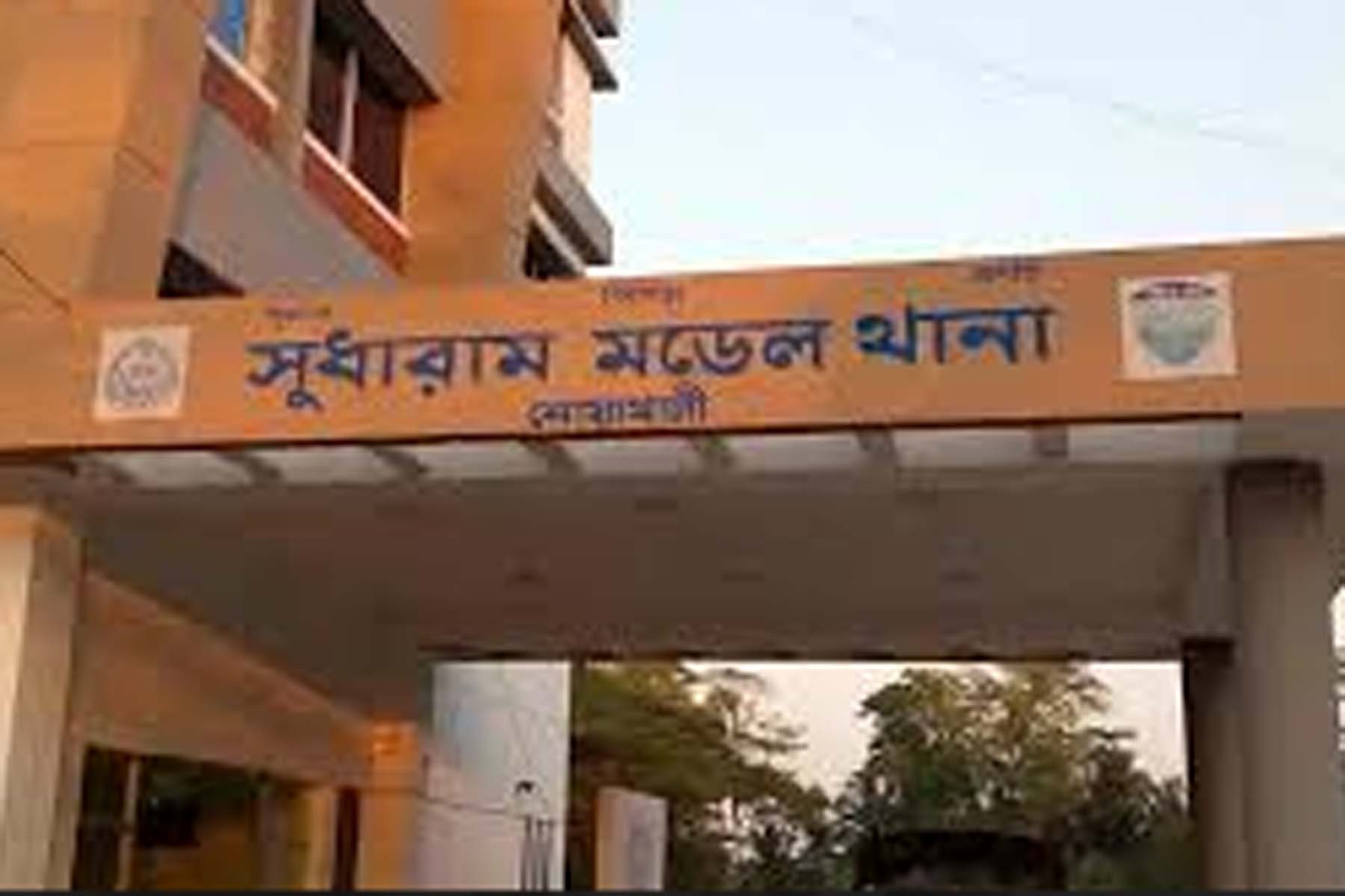 নকলে ধরা খেয়ে বিদ্যালয়ের শৌচাগারে স্কুলছাত্রীর আত্মহত্যা